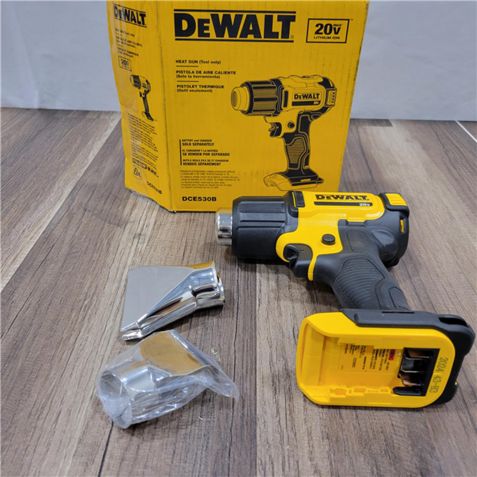 LIKE NEW! DeWalt 20V MAX 20 V Cordless Heat Gun