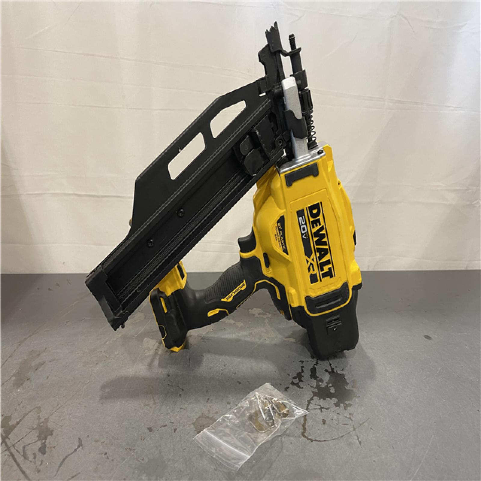 AS-IS - DEWALT 20-Volt 21° Cordless Framing Nailer