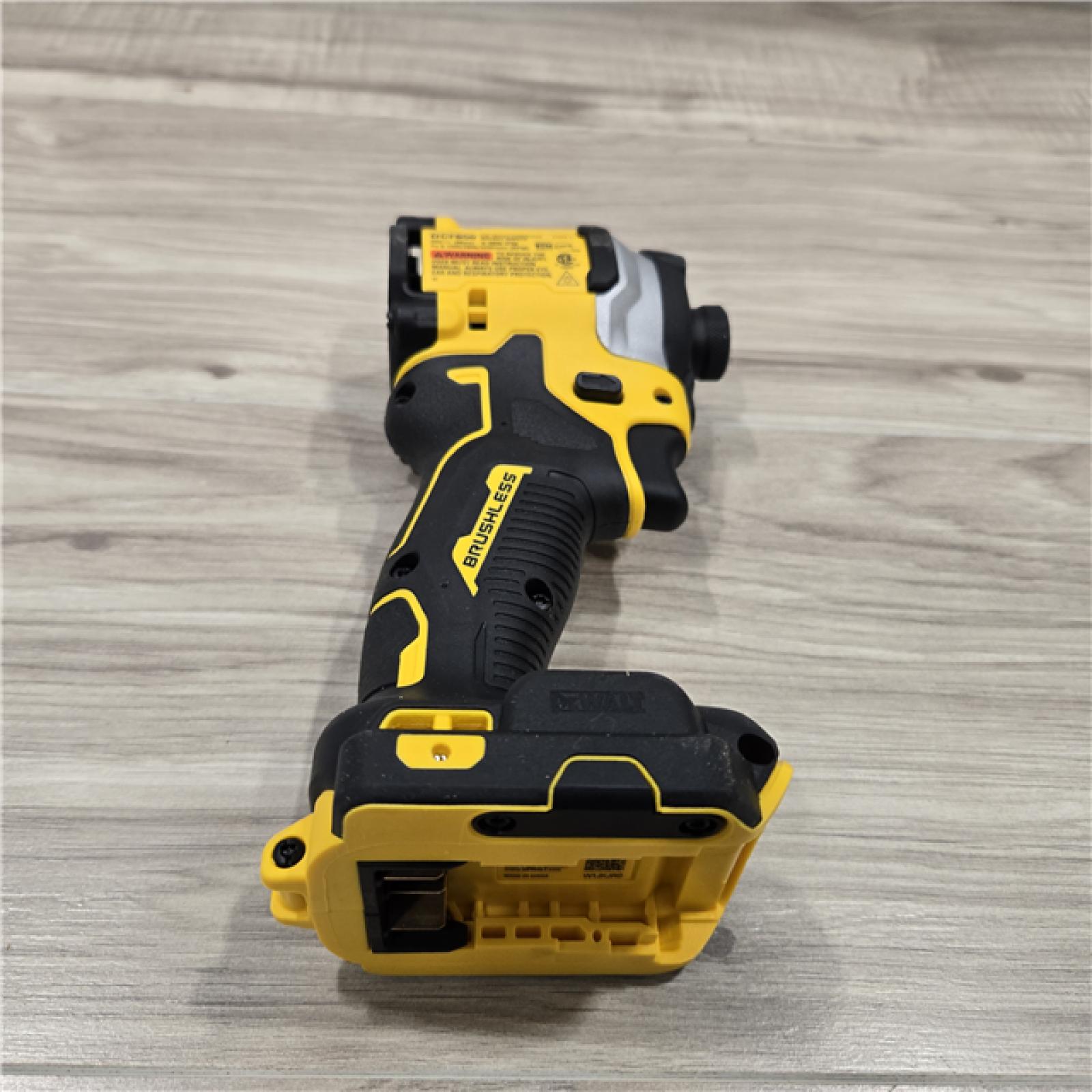 LIKE NEW! - DeWalt 20V MAX ATOMIC 1/4 in. Cordless Brushless 3-Speed Impact Driver Kit (Battery & Charger)
