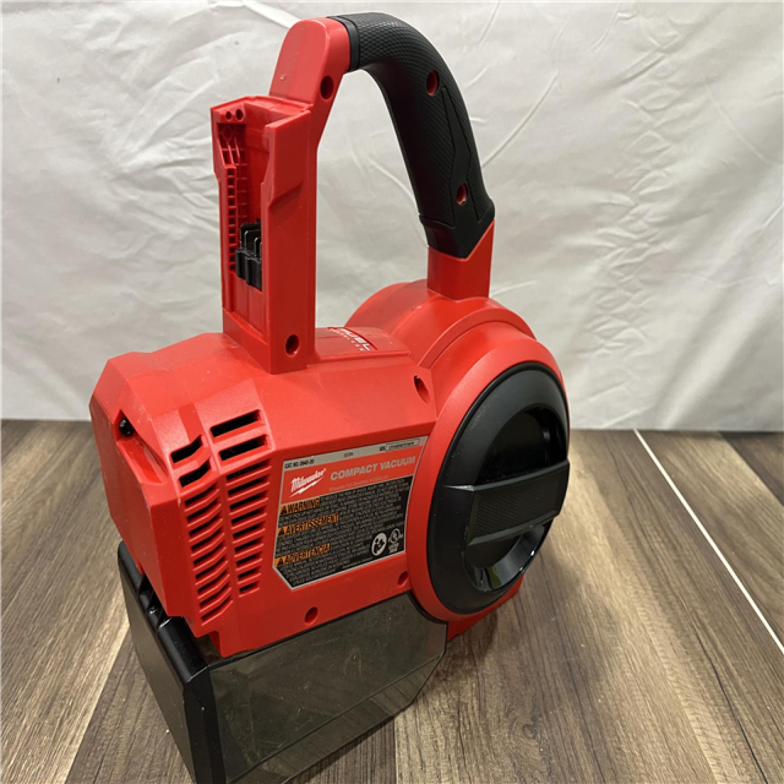 GOOD Milwaukee M18 FUEL 0940-20 0.25 Gal Cordless Compact Hand Vacuum Tool Only 18 V
