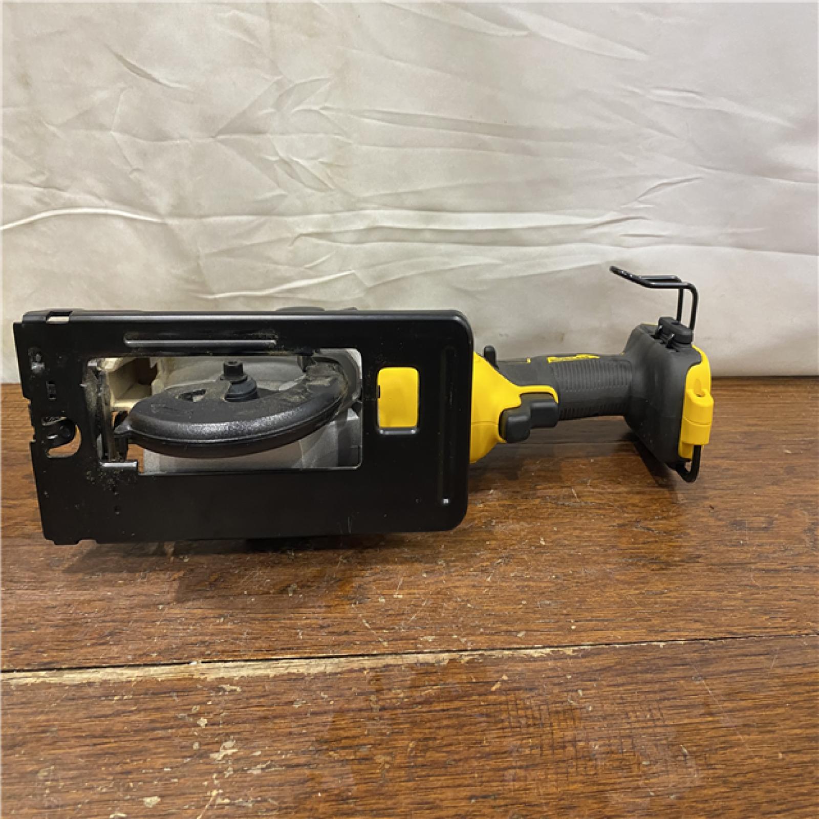 AS-IS DEWALT ATOMIC 20V MAX Cordless Brushless 4-1/2 in. Circular Saw (Tool Only)