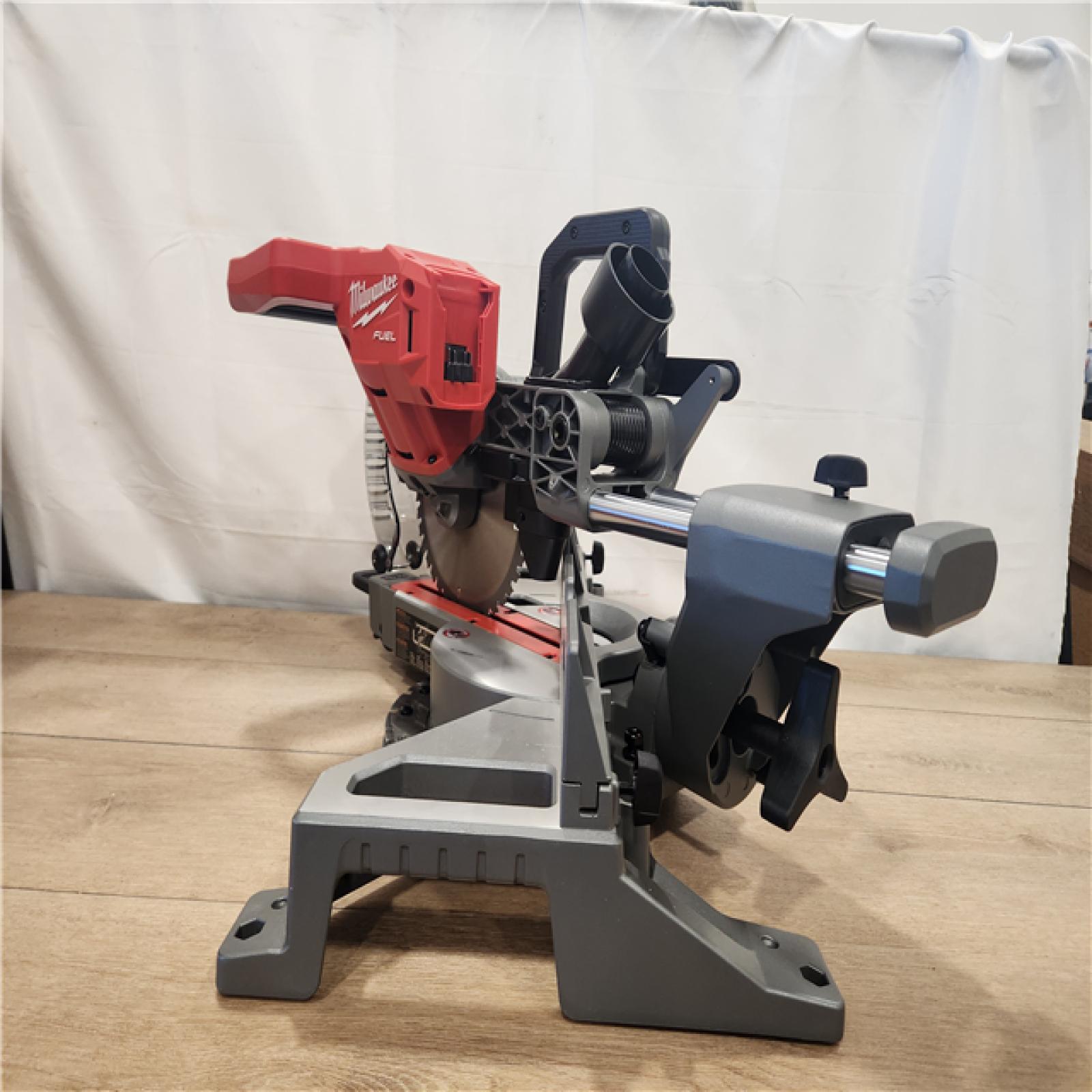 AS-IS- Milwaukee M18 FUEL 7-1/4 in. Cordless Brushless Dual-Bevel Sliding Compound Miter Saw (Tool Only)
