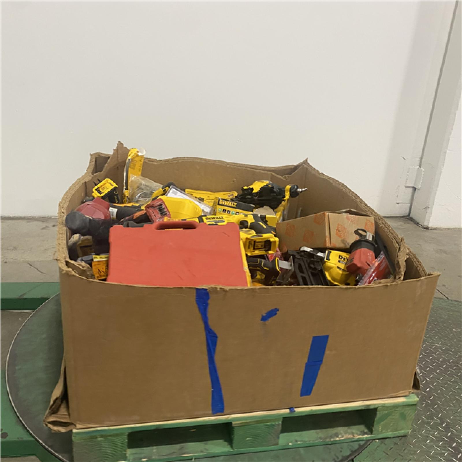 Dallas Location - As-Is Tool Pallet
