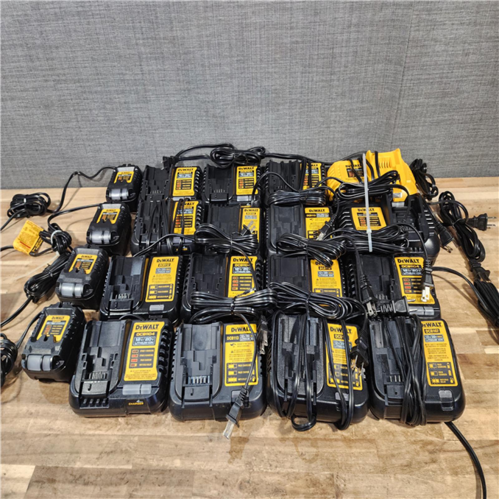HOUSTON LOCATION - AS-IS DEWALT BATTERY CHARGER PACK QTY - 20