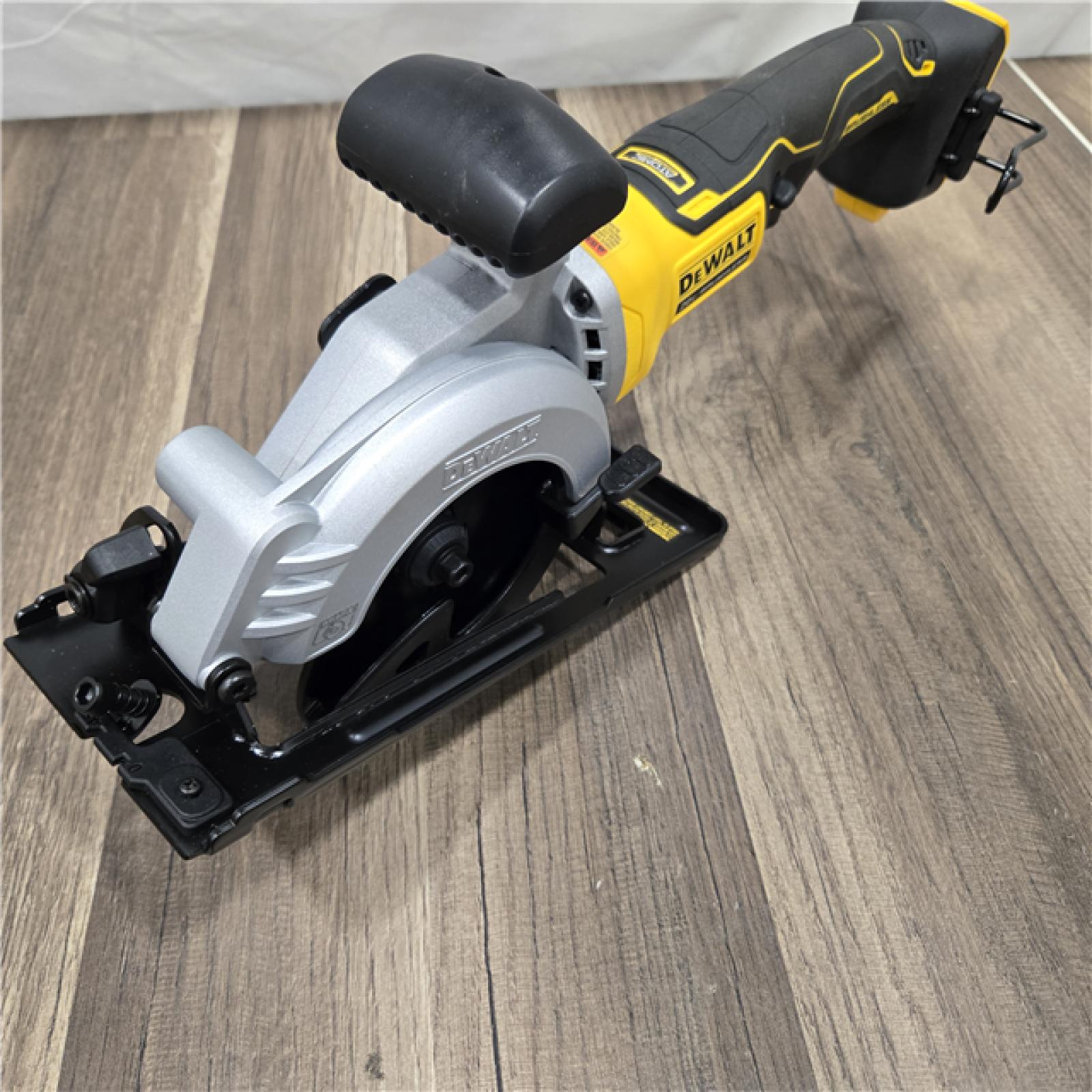 GOOD DEWALT ATOMIC 20V MAX Cordless Brushless 4-1/2 in. Circular Saw (Tool Only)