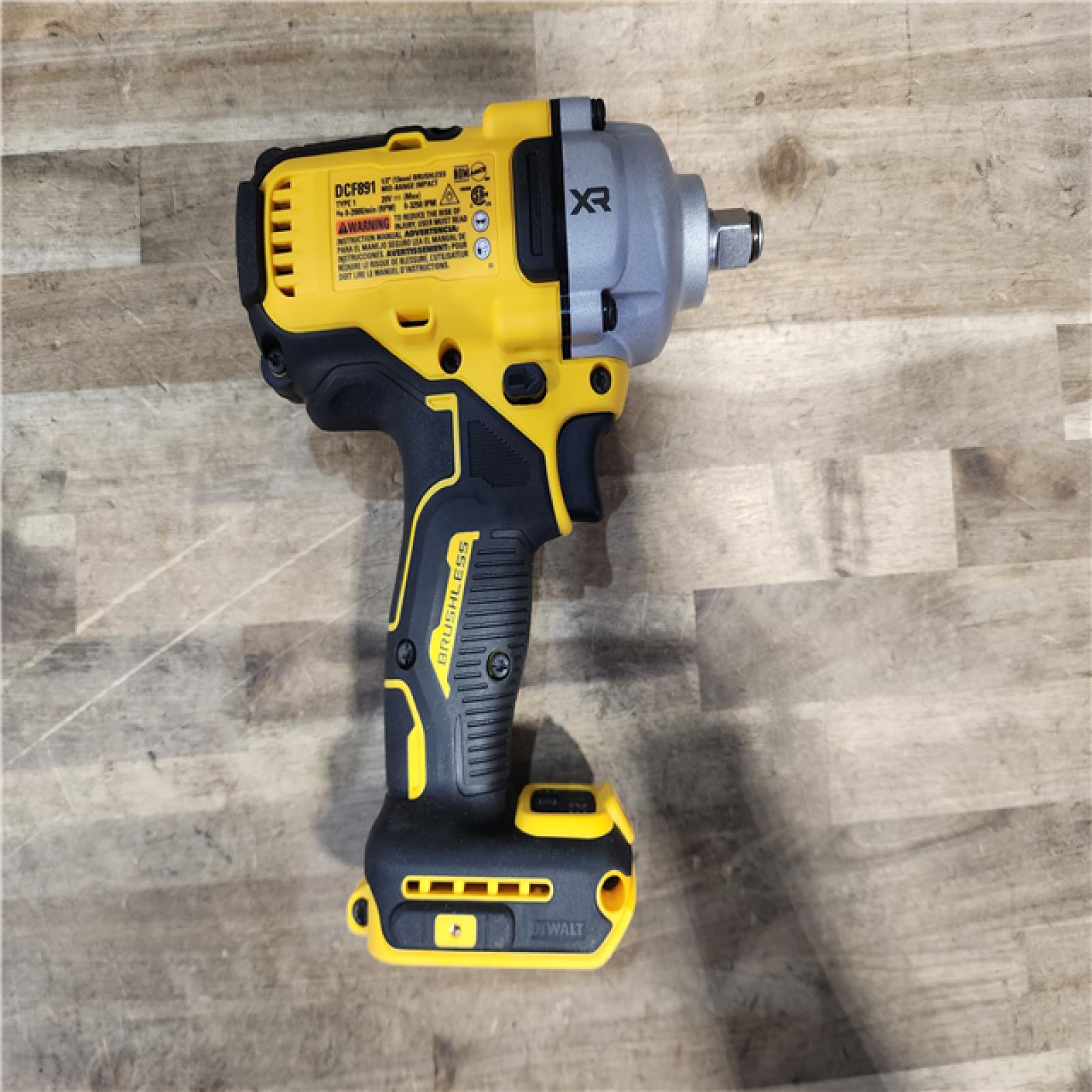 HOUSTON LOCATION - AS-IS (APPEARS LIKE NEW) DeWalt 20V MAX 1/2 in. Cordless Brushless Mid-Range Impact Wrench W/ BATTERY & CHARGER