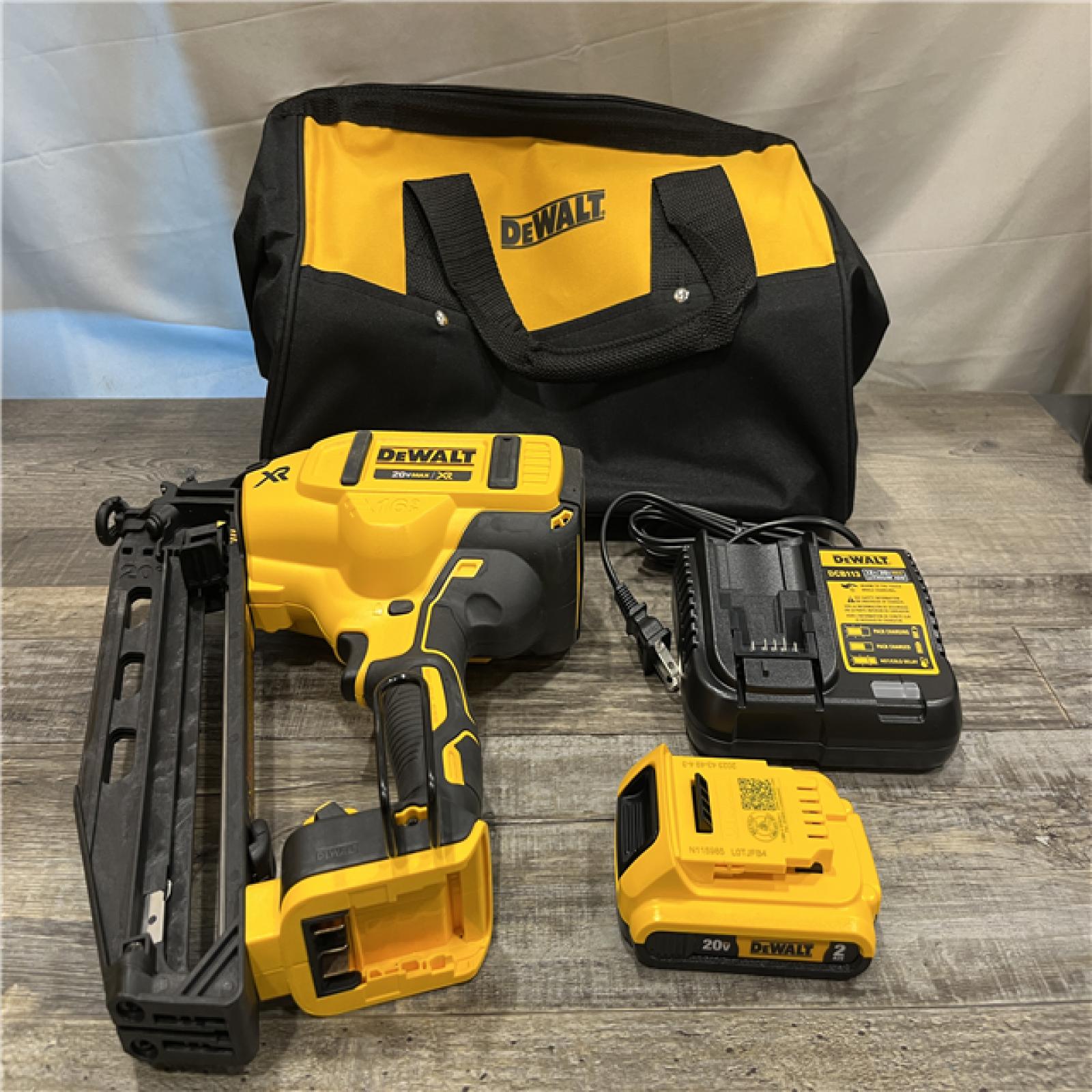 AS-IS DEWALT 20V MAX XR 16-Gauge Electric Cordless Angled Finishing Nailer Kit