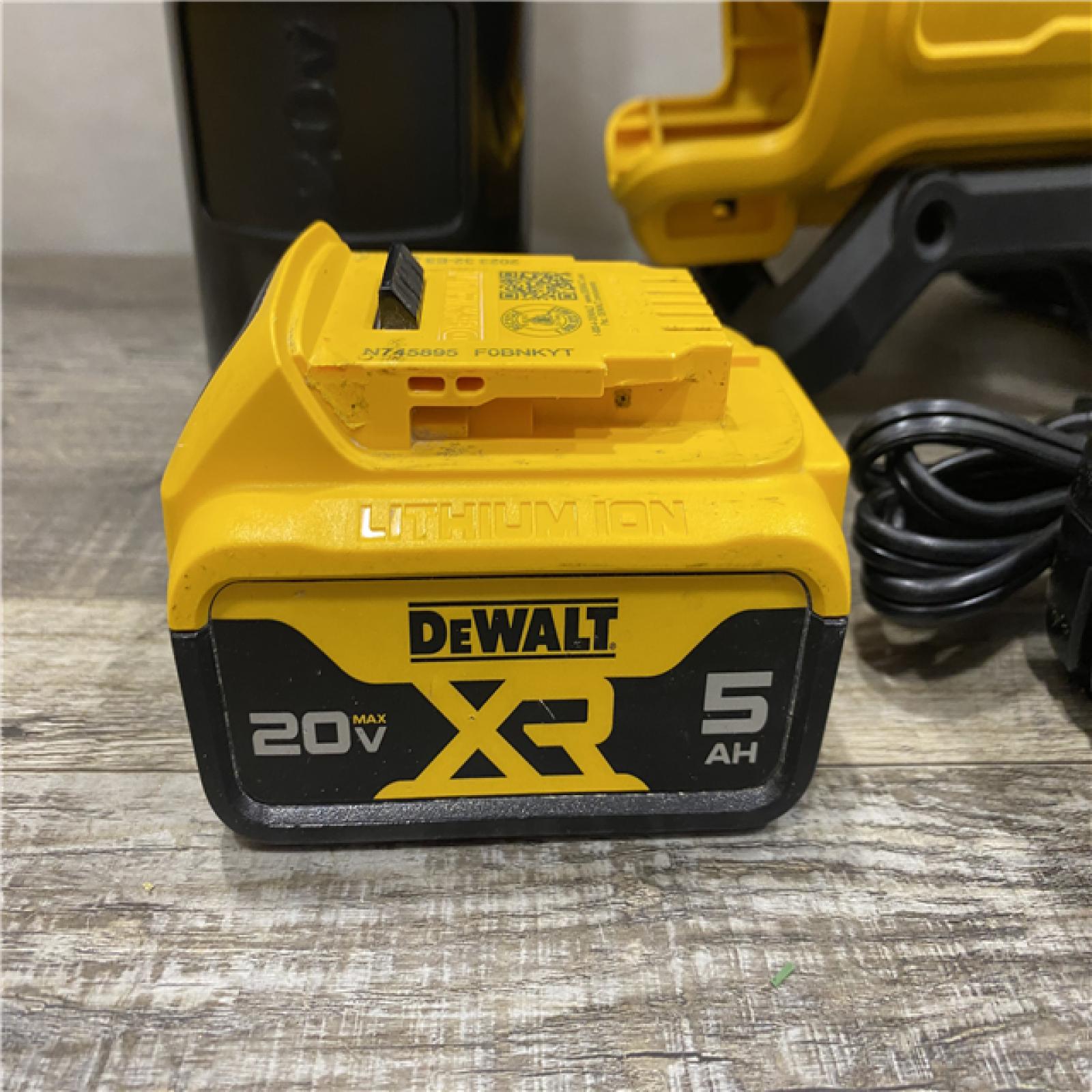 AS-IS DEWALT 20V MAX* XR Brushless Cordless Handheld Blower Kit