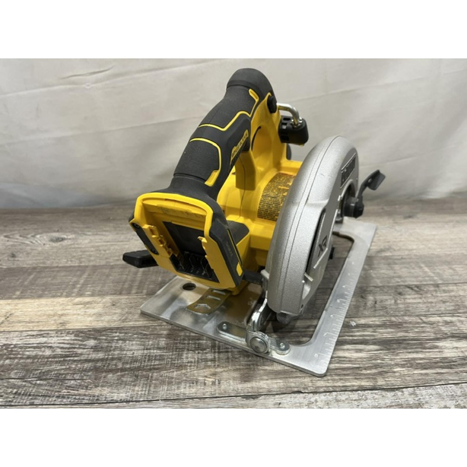 AS-IS DEWALT 20-Volt MAX 7-1/4 in. Cordless Circular Saw (Tool Only)