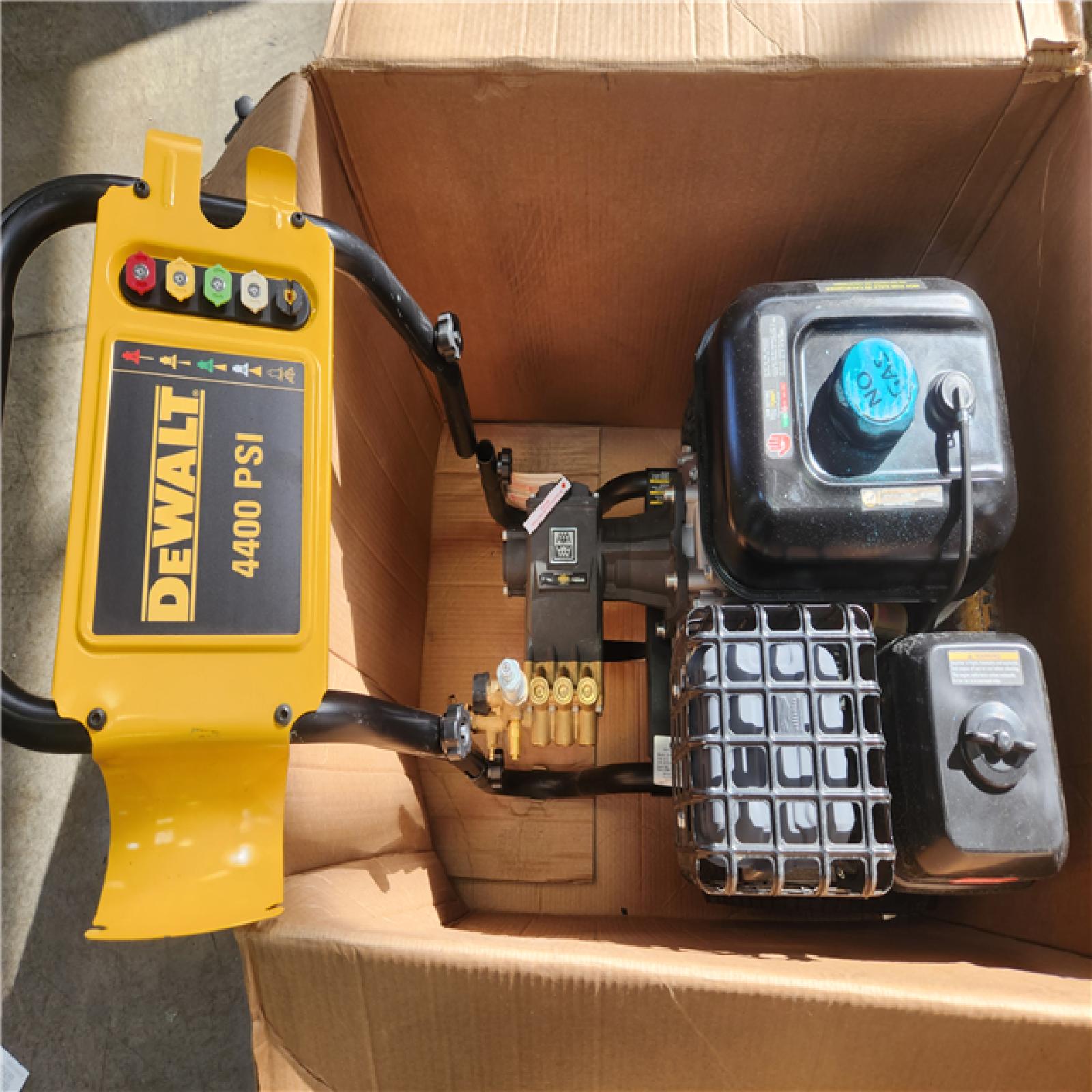 Phoenix NEW DEWALT 4400 PSI 4.0 GPM Cold Water Gas Pressure Washer