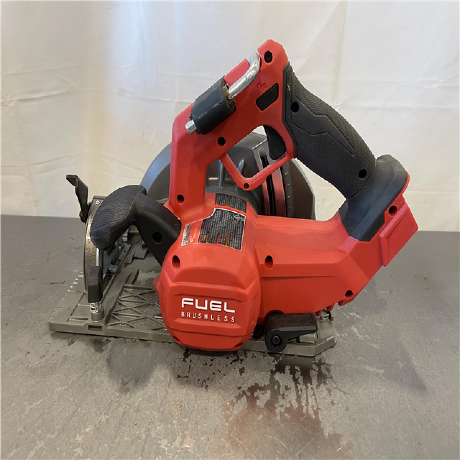 AS-IS - Milwaukee M18 FUEL 18V Lithium-Ion Brushless Cordless 7-1/4 in. Circular Saw