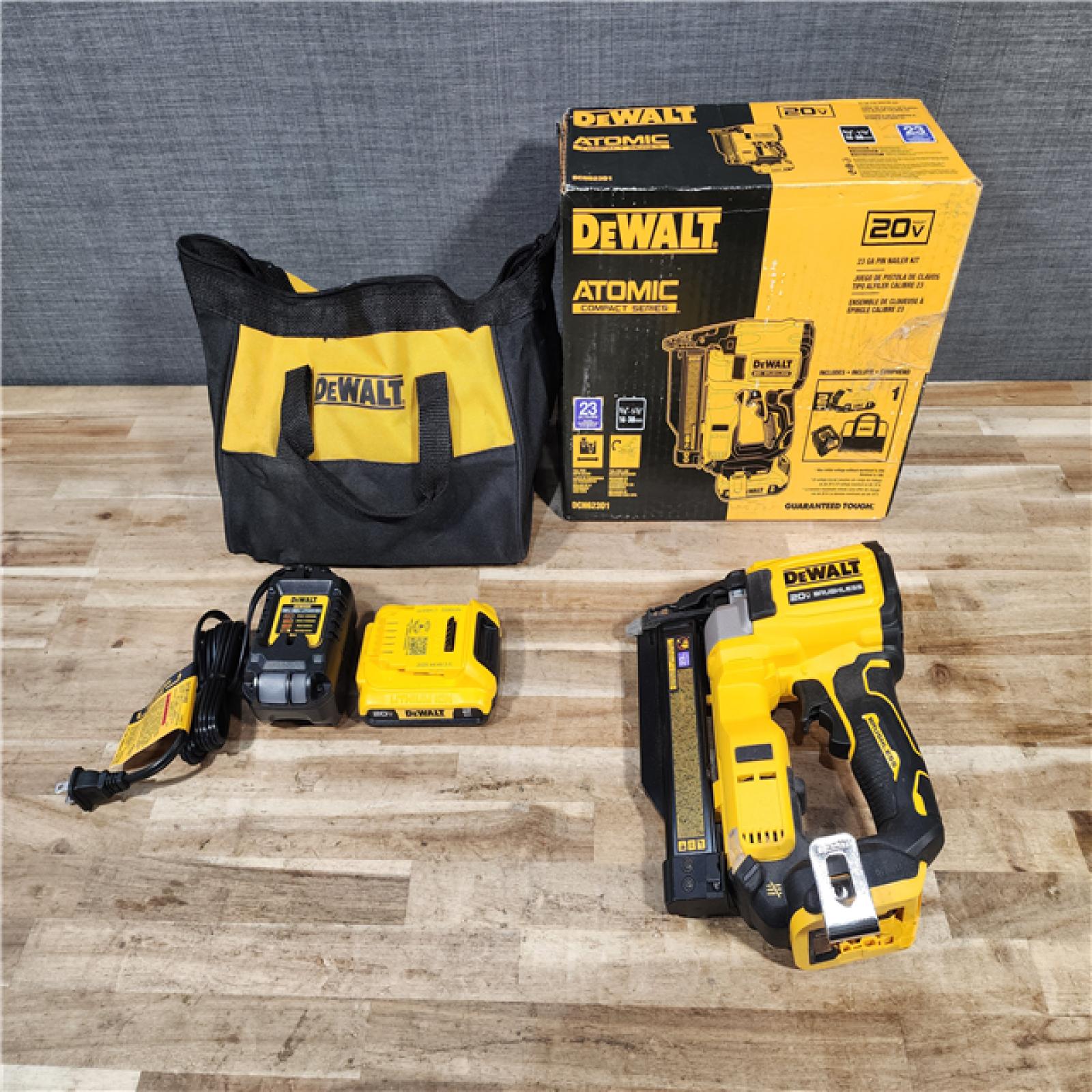 HOUSTON LOCATION - AS-IS DEWALT ATOMIC 20V MAX Lithium Ion Cordless 23 Gauge Pin Nailer Kit