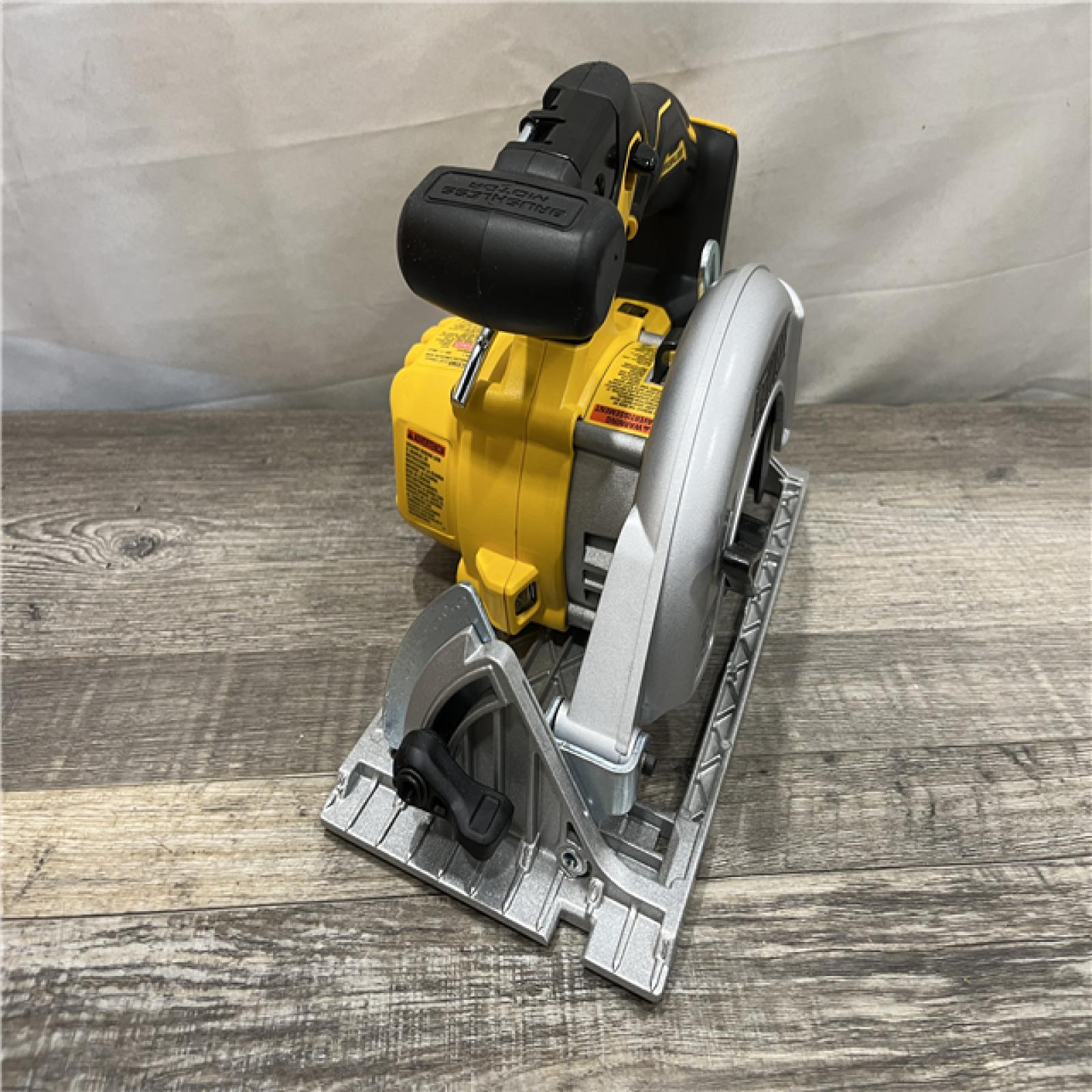 AS-IS DEWALT 20V MAX Cordless Brushless 6-1/2 in. Sidewinder Style Circular Saw (Tool Only)