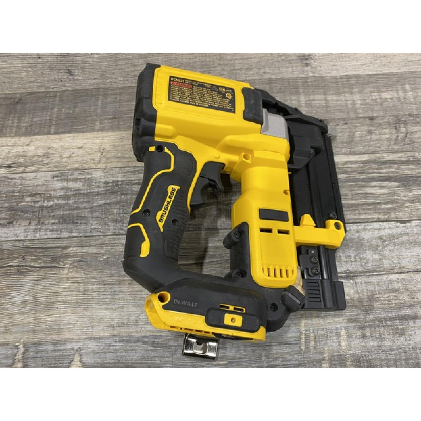 AS-IS DEWALT ATOMIC 20V MAX Lithium Ion Cordless 23 Gauge Pin Nailer Kit