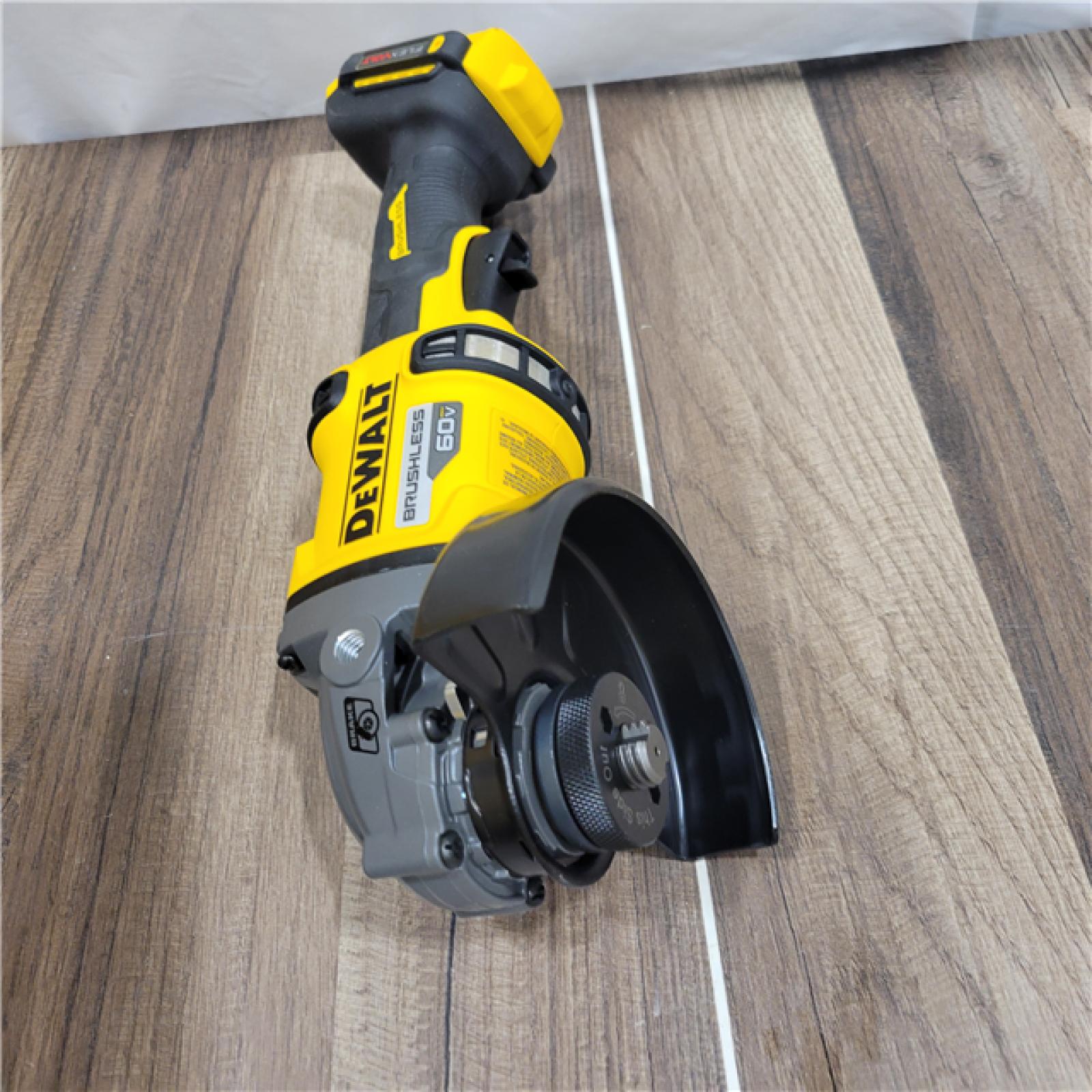 AS-IS  FLEXVOLT 60V MAX Cordless Grinder  4.5 - 6   9000 RPM  1 EA (115-DCG418B) (ONLY TOOL)