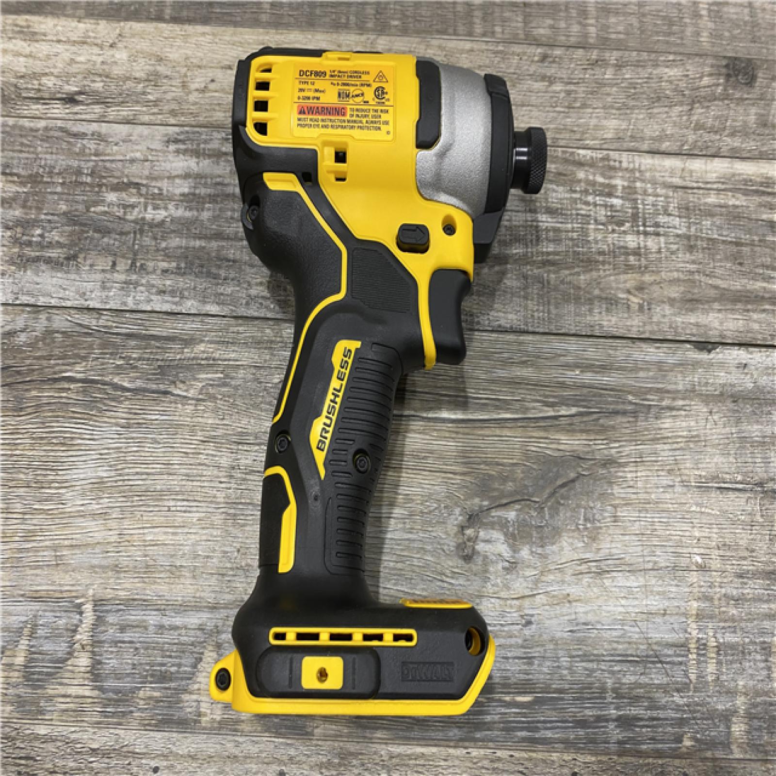 LIKE NEW - DEWALT Atomic 20V Max Lithium-Ion Brushless Cordless Compact 1/4 in. Impact Driver Kit