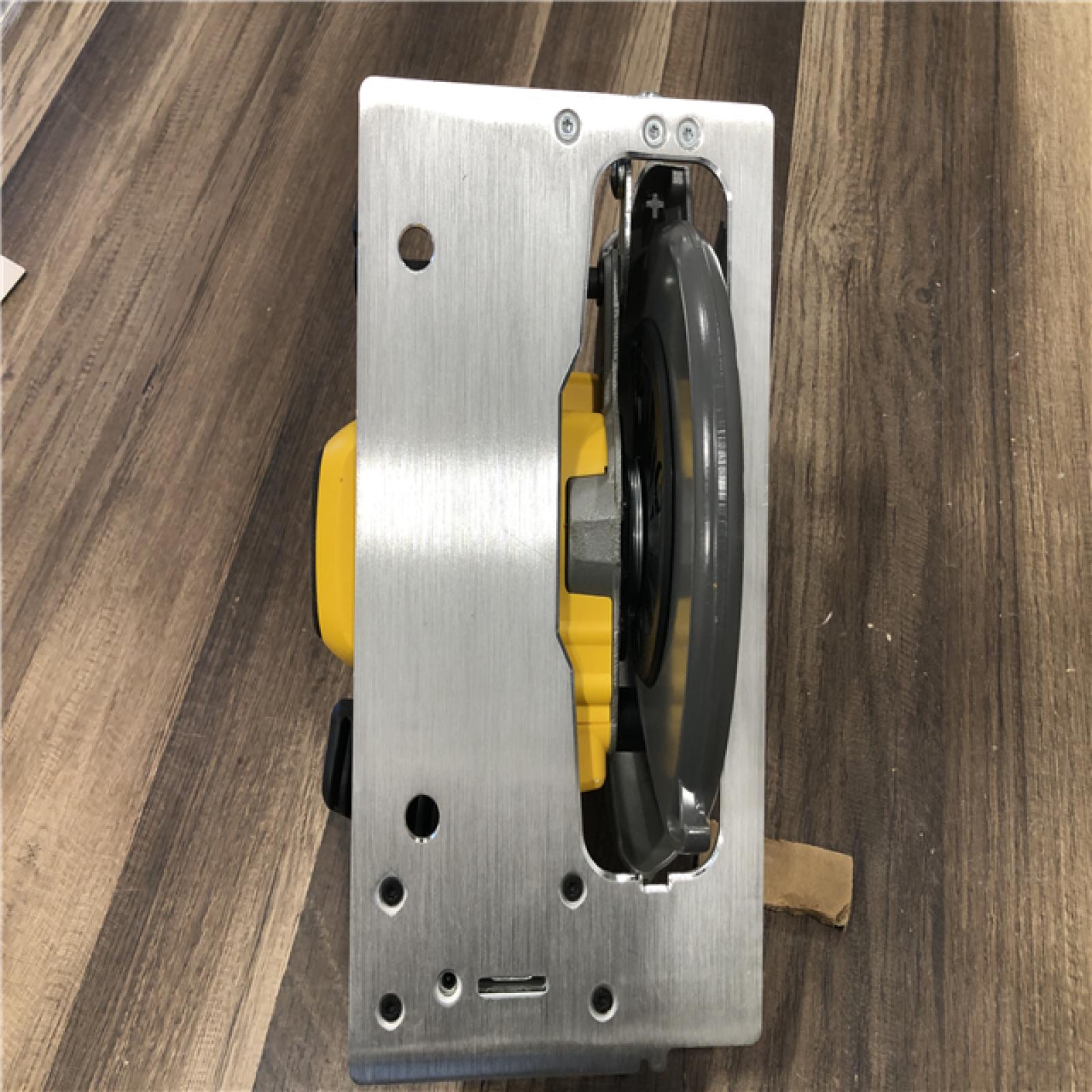 AS-IS DEWALT 20-Volt MAX 7-1/4 in. Cordless Circular Saw (Tool Only)