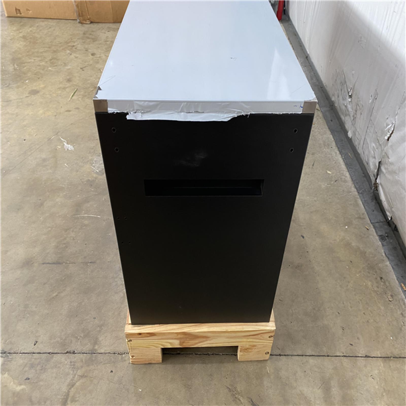 Houston Location AS IS - Husky 24 Drawer Mobile Workbench