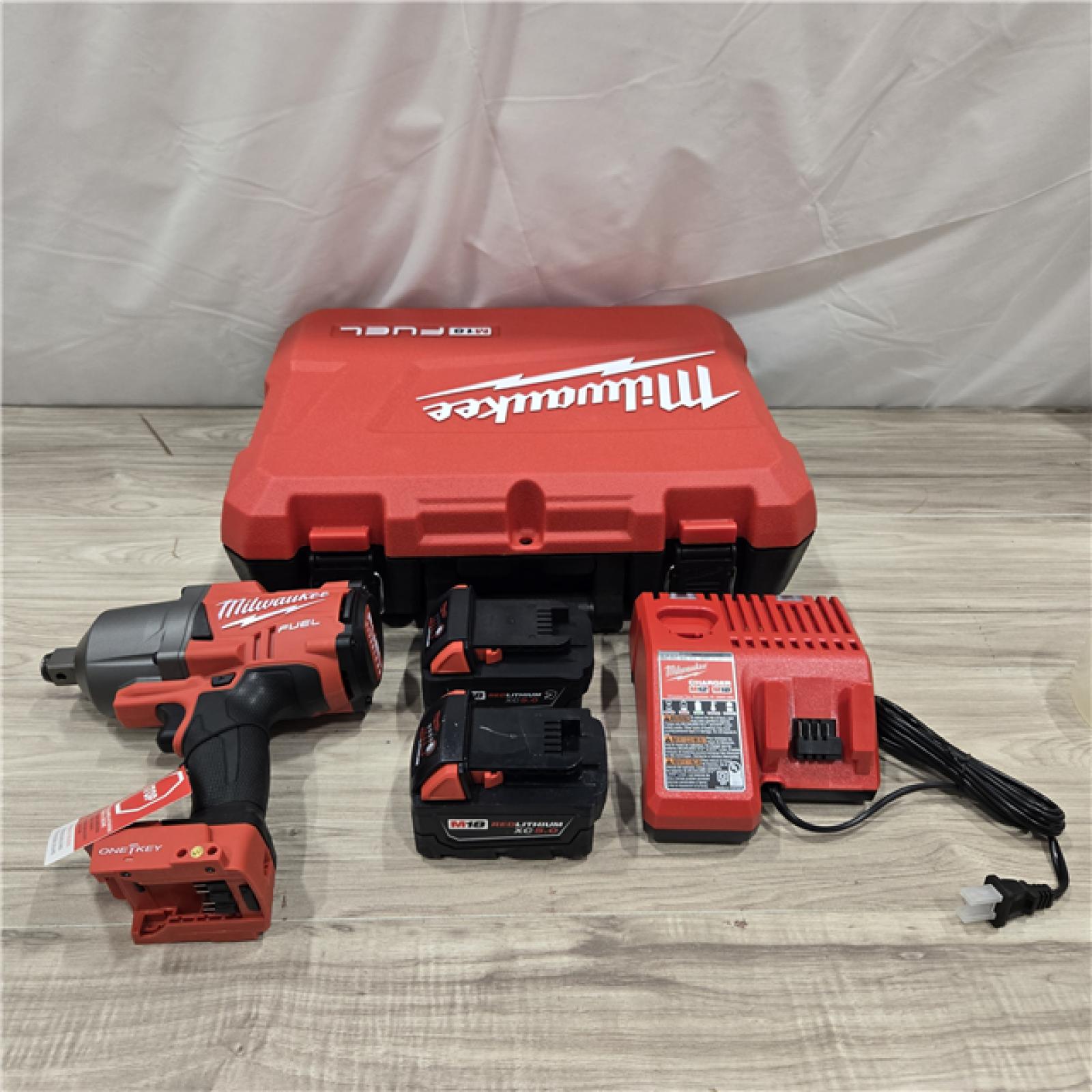 AS-IS Milwaukee 2864-22R 18V 3/4 High-Torque Impact Wrench Kit