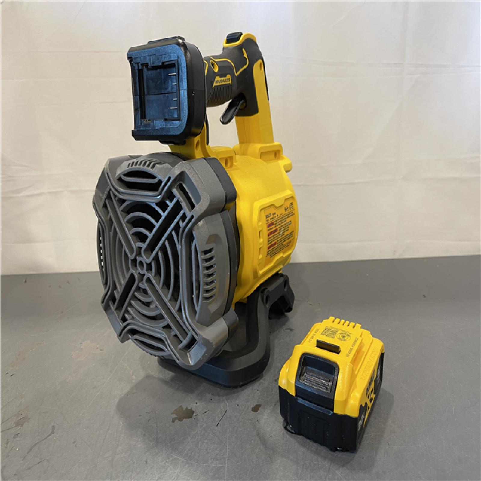 AS-IS - DeWalt 20V MAX 125 MPH 450 CFM Brushless Cordless Battery Powered Blower Kit