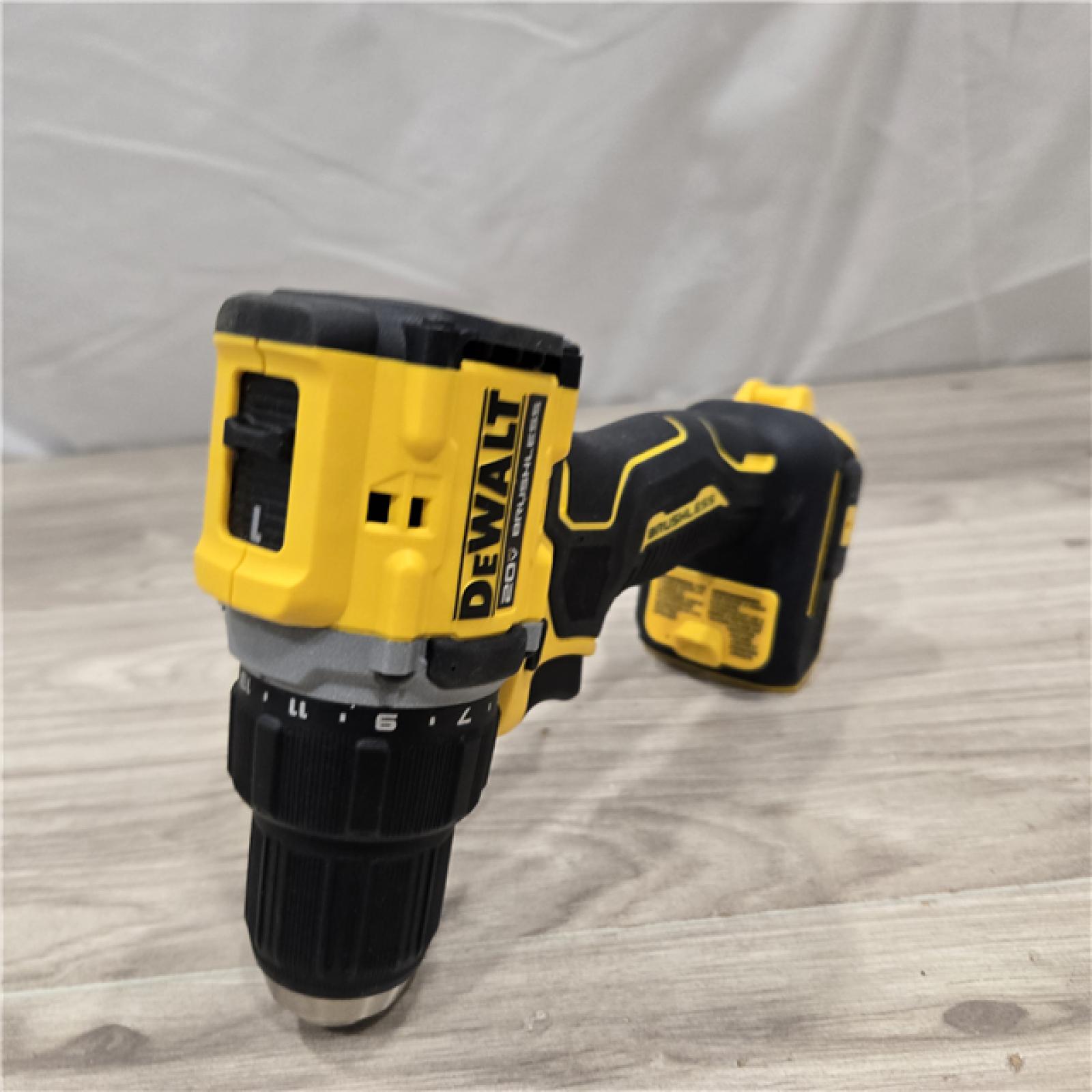 AS-IS DEWALT ATOMIC COMPACT SERIES 20V MAX* Cordless 1/2 Drill/Driver Kit