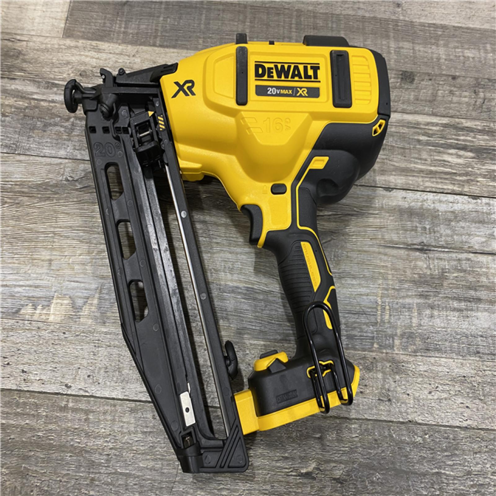 AS-IS DEWALT 20V MAX XR 16-Gauge Electric Cordless Angled Finishing Nailer Kit