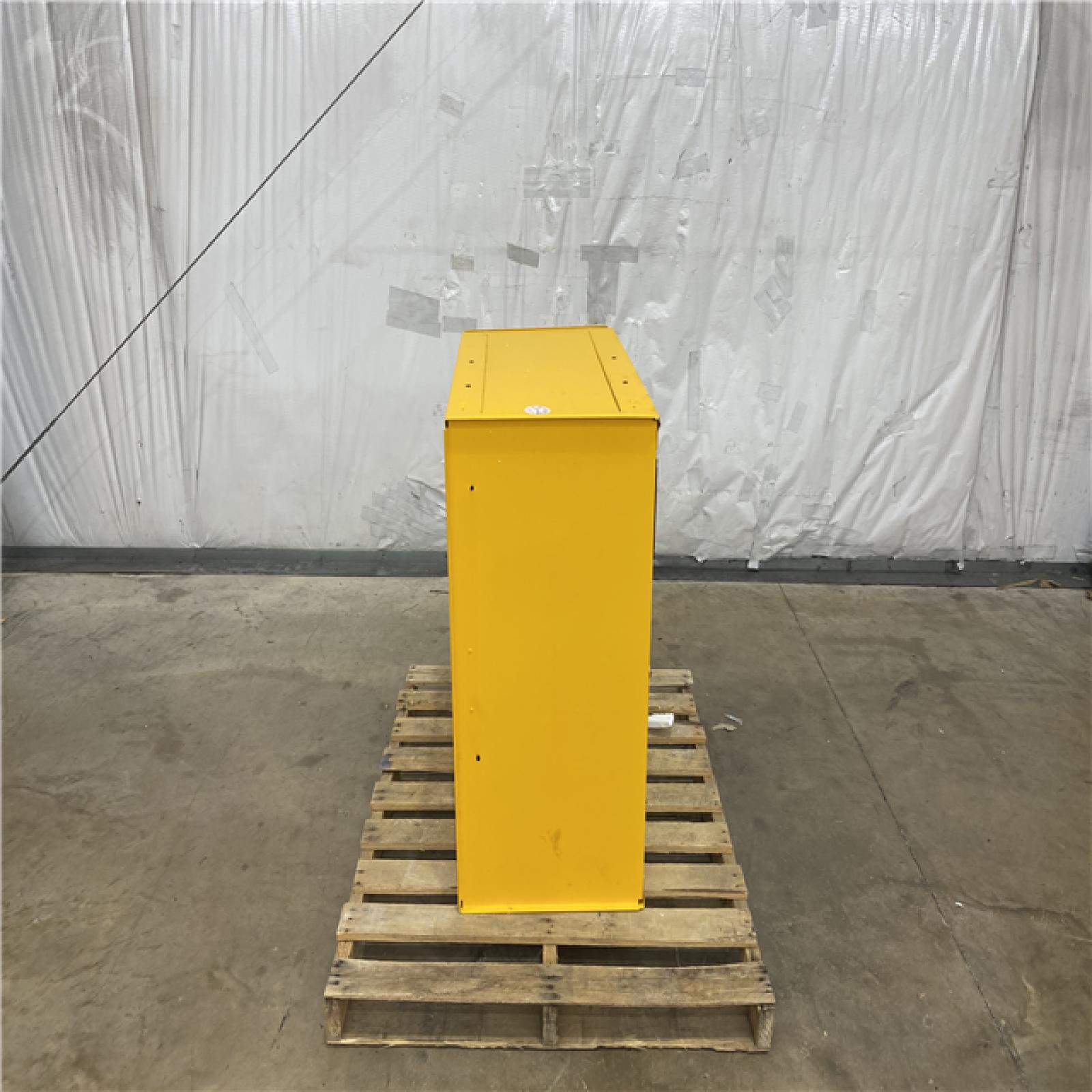 Houston Location - AS-IS Tool Pallet DEWALT TOOL BOX FIVE DRAWER