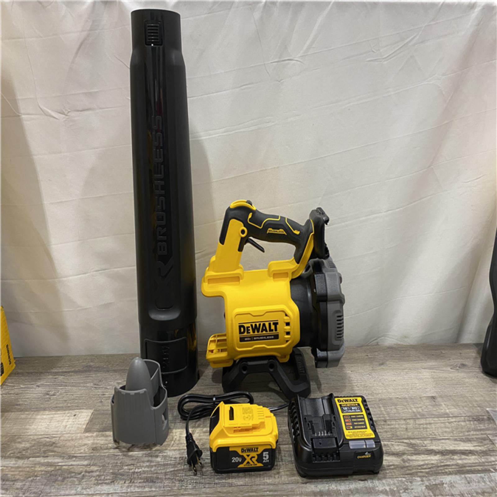 AS-IS DEWALT 20V MAX* XR Brushless Cordless Handheld Blower Kit