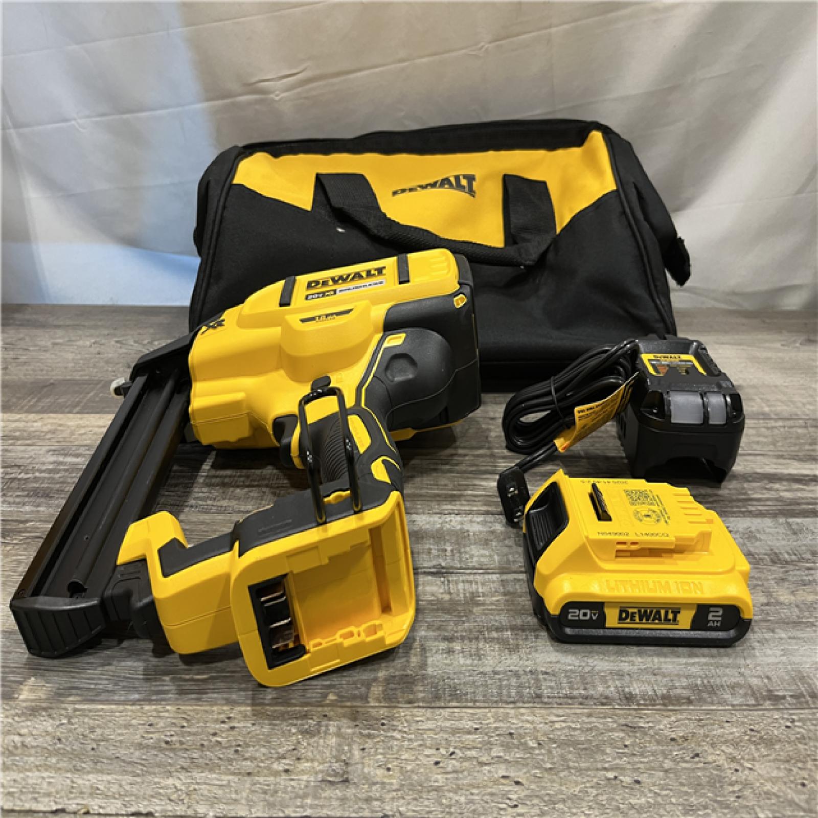 AS-IS DEWALT 20V MAX XR Lithium-Ion Cordless 18-Gauge Narrow Crown Stapler Kit