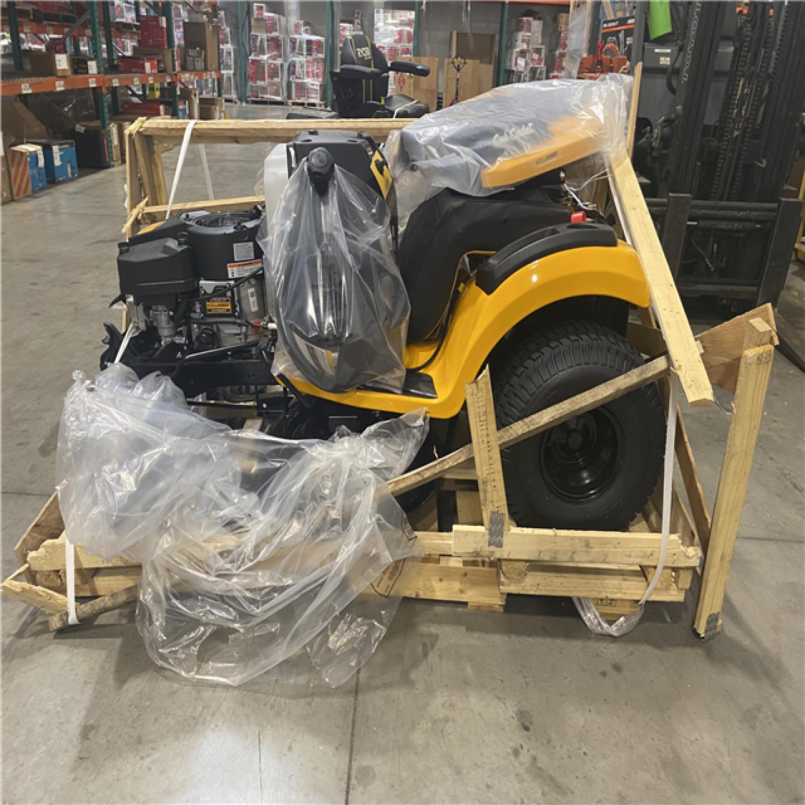 Dallas Location - As-IsCub Cadet XT1 Enduro LT 42 in. 547cc Engine Gas Riding Lawn Tractor
