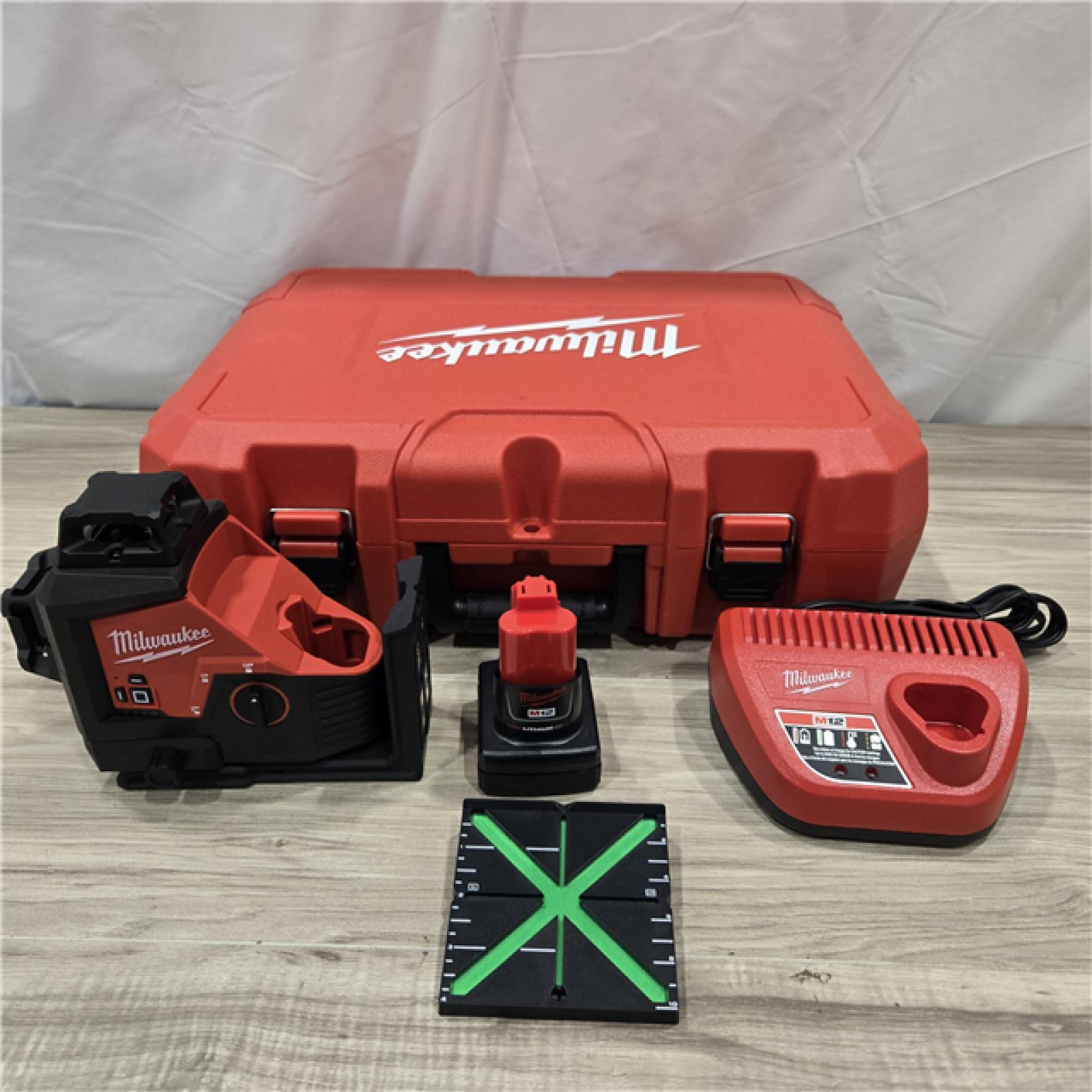 AS-IS Milwaukee-3632-21 M12 Green Beam Laser 360° 3-Plane Kit