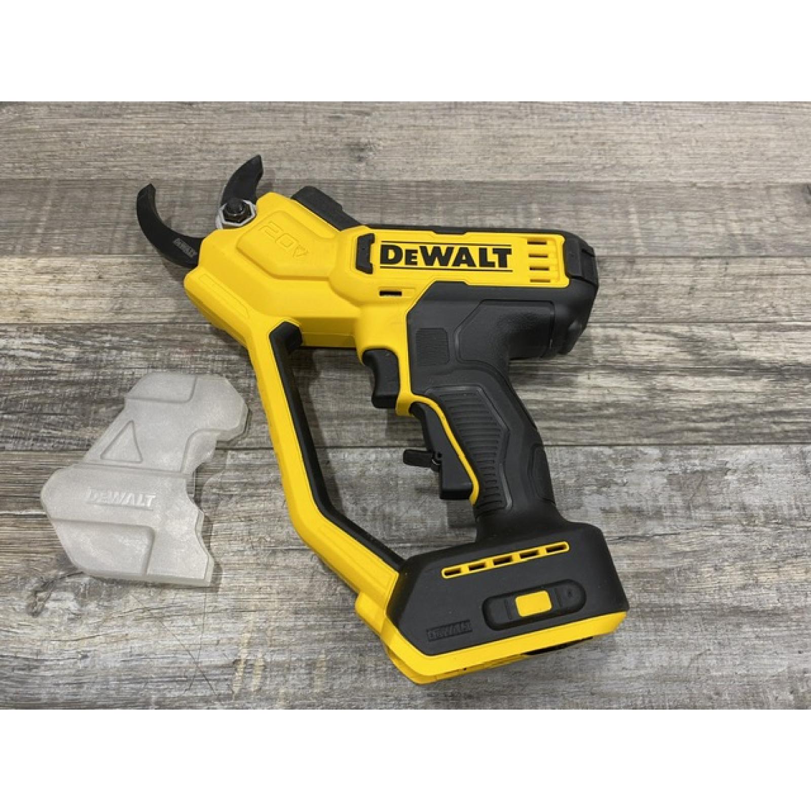 AS-IS DEWALT 20V MAX Cordless Battery Powered Pruner Kit