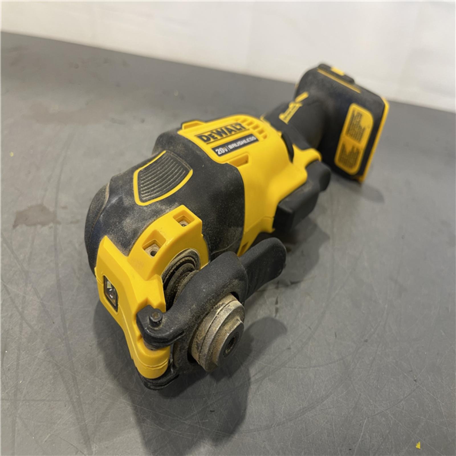 AS-IS - DEWALT ATOMIC 20V MAX Cordless Brushless Oscillating Multi Tool