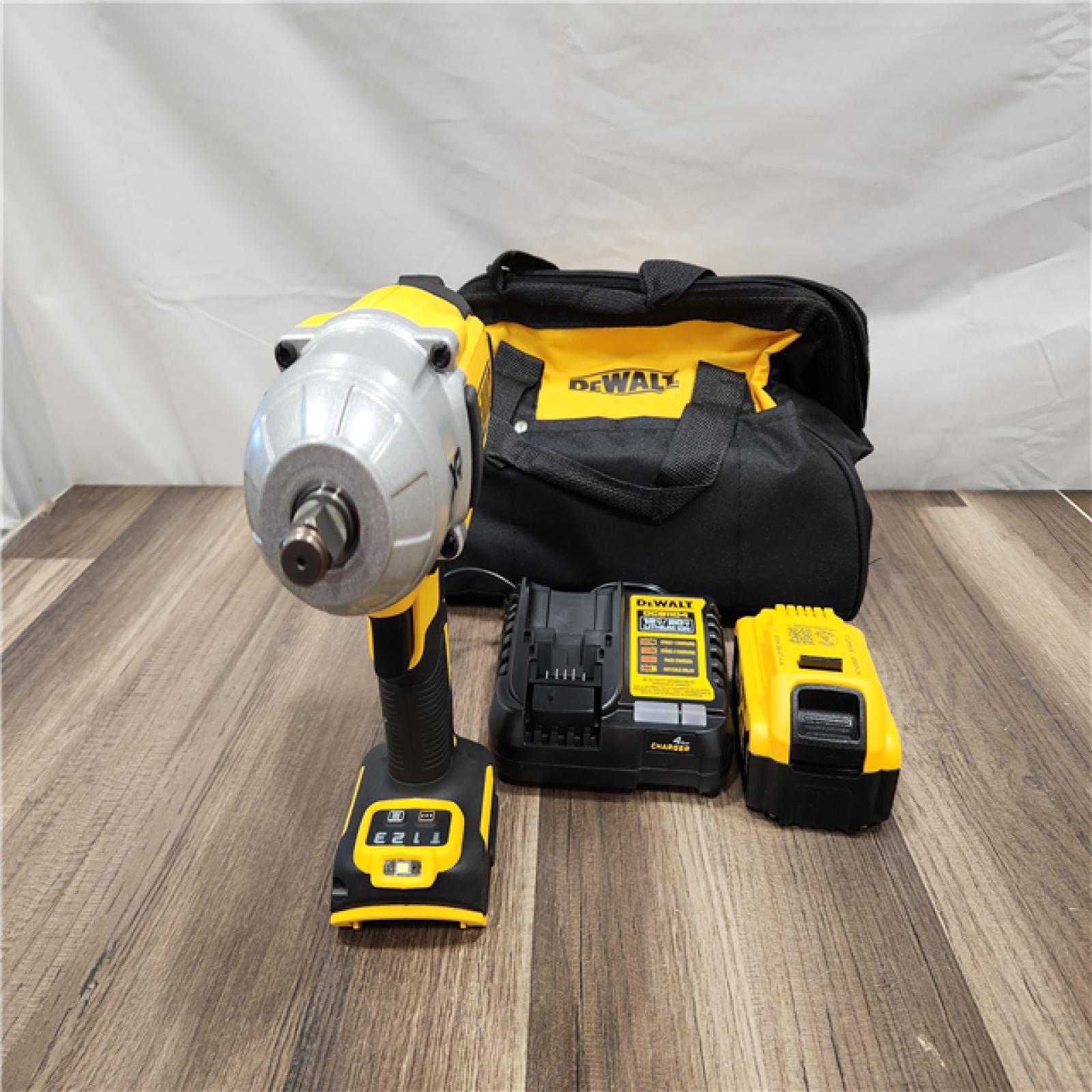 LIKE NEW! - Dewalt 20V MAX Lithium-Ion Cordless 1/2 in. Impact Wrench Kit