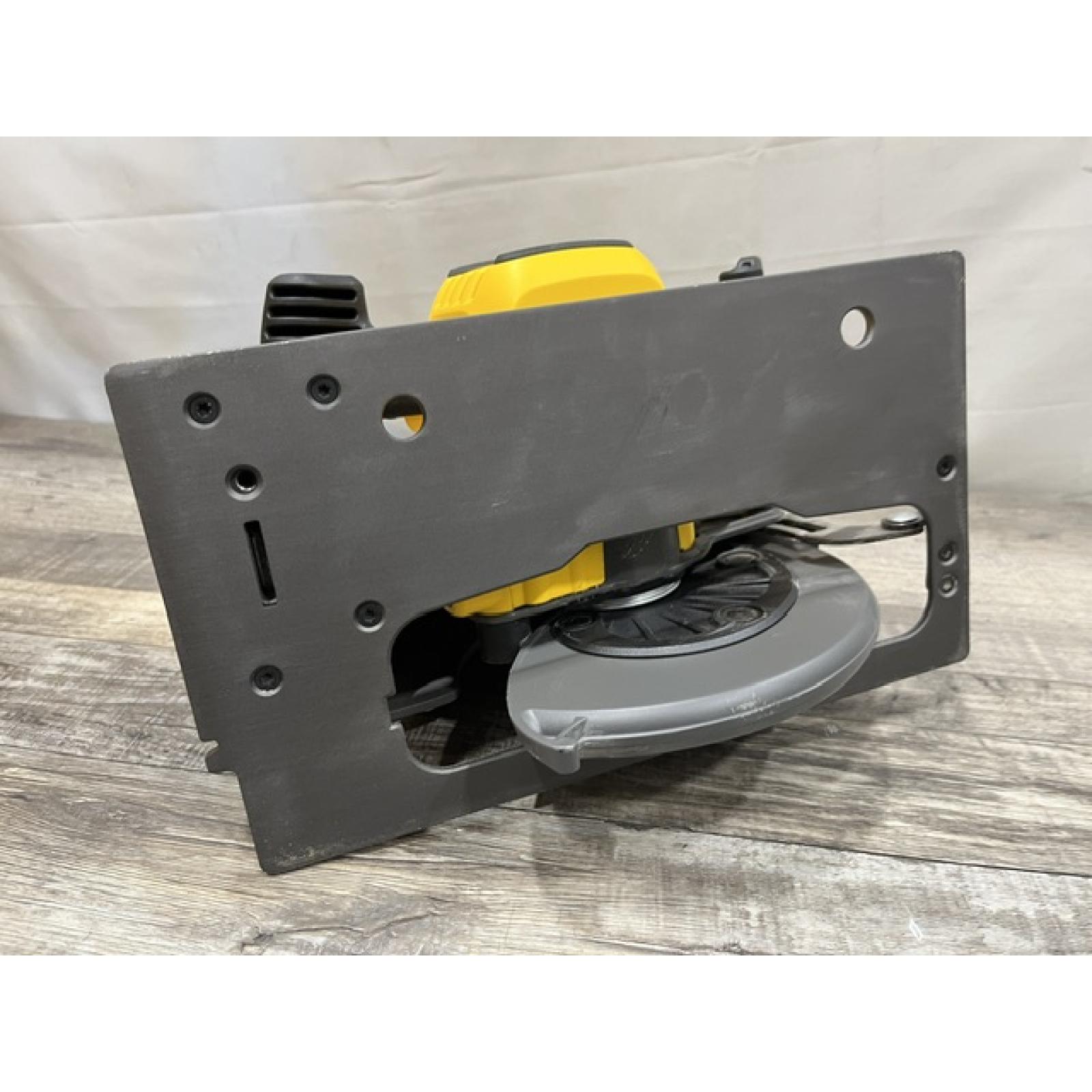 AS-IS DEWALT FLEXVOLT 60V MAX Cordless Brushless 7-1/4 in. Circular Saw with Brake (Tool Only)
