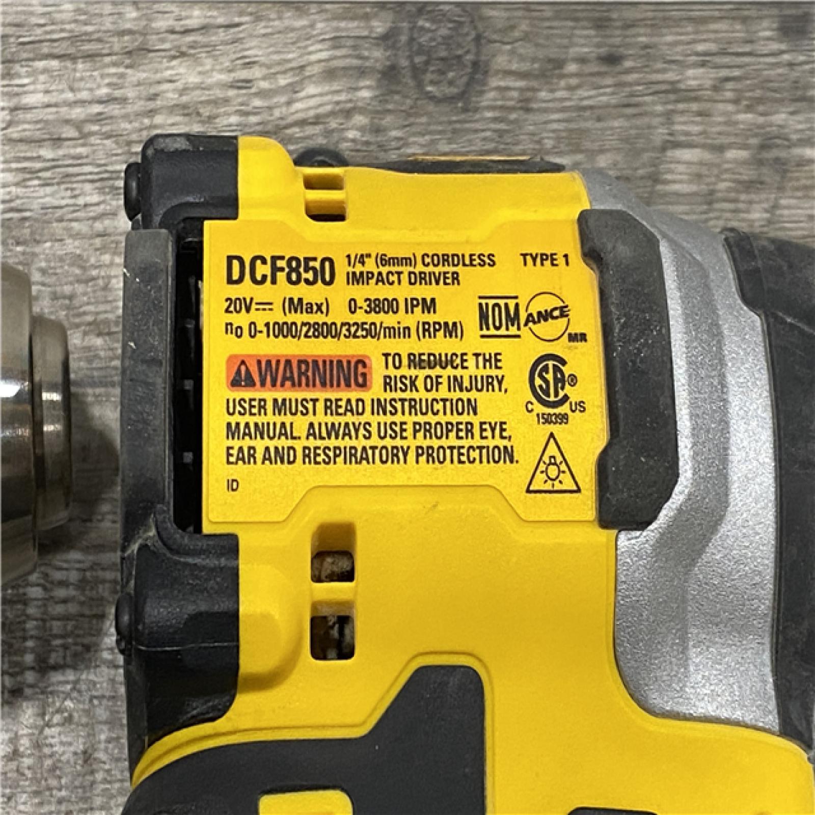 AS-IS DEWALT 20V MAX XR Hammer Drill/ Impact Driver Kit