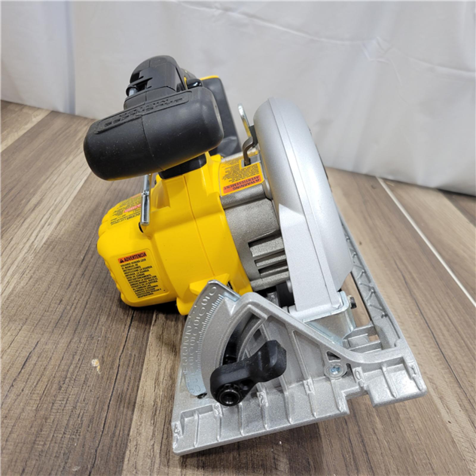 AS-IS DeWALT DCS565B 20V Max Brushless 6.5   Cordless Circular Saw