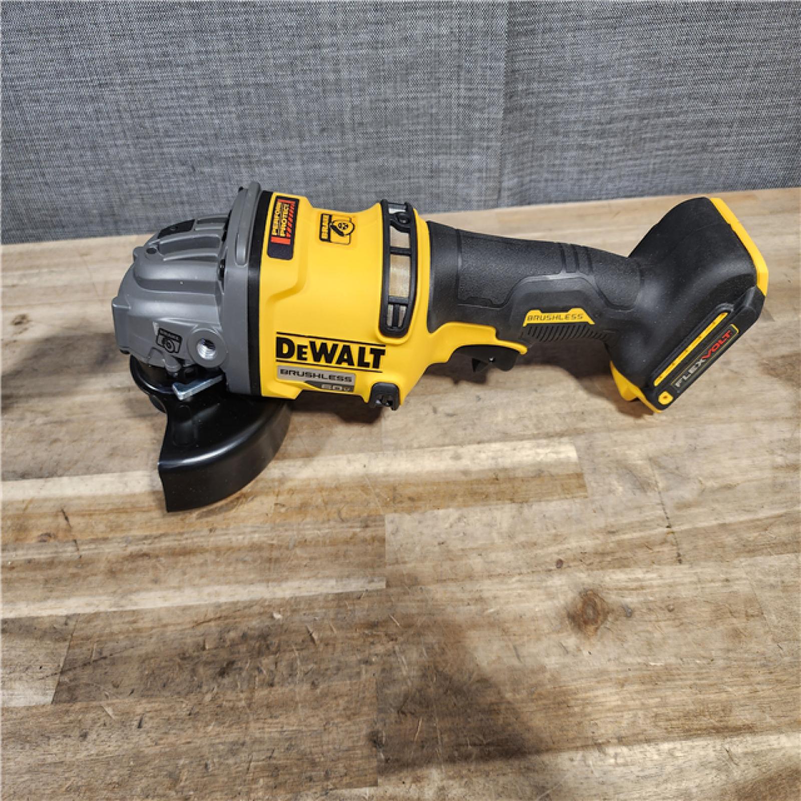 HOUSTON LOCATION - AS-IS DeWalt FLEXVOLT 60V Cordless 4-1/2 to 6 in. Grinder Kit W/ Battery & Charger