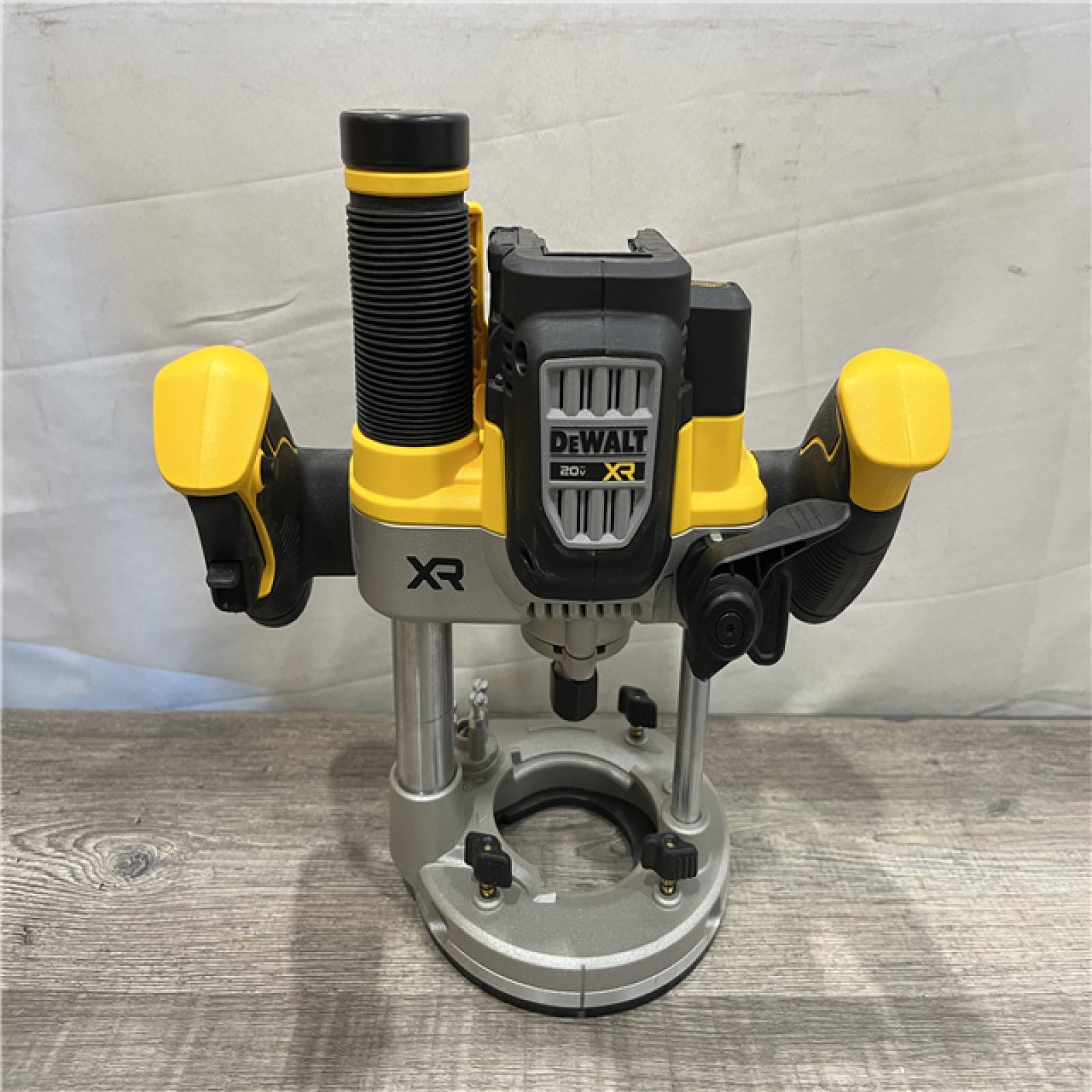 AS-IS DEWALT 20V MAX XR 2-1/4 Peak HP Brushless Cordless Plunge Router (Tool Only)