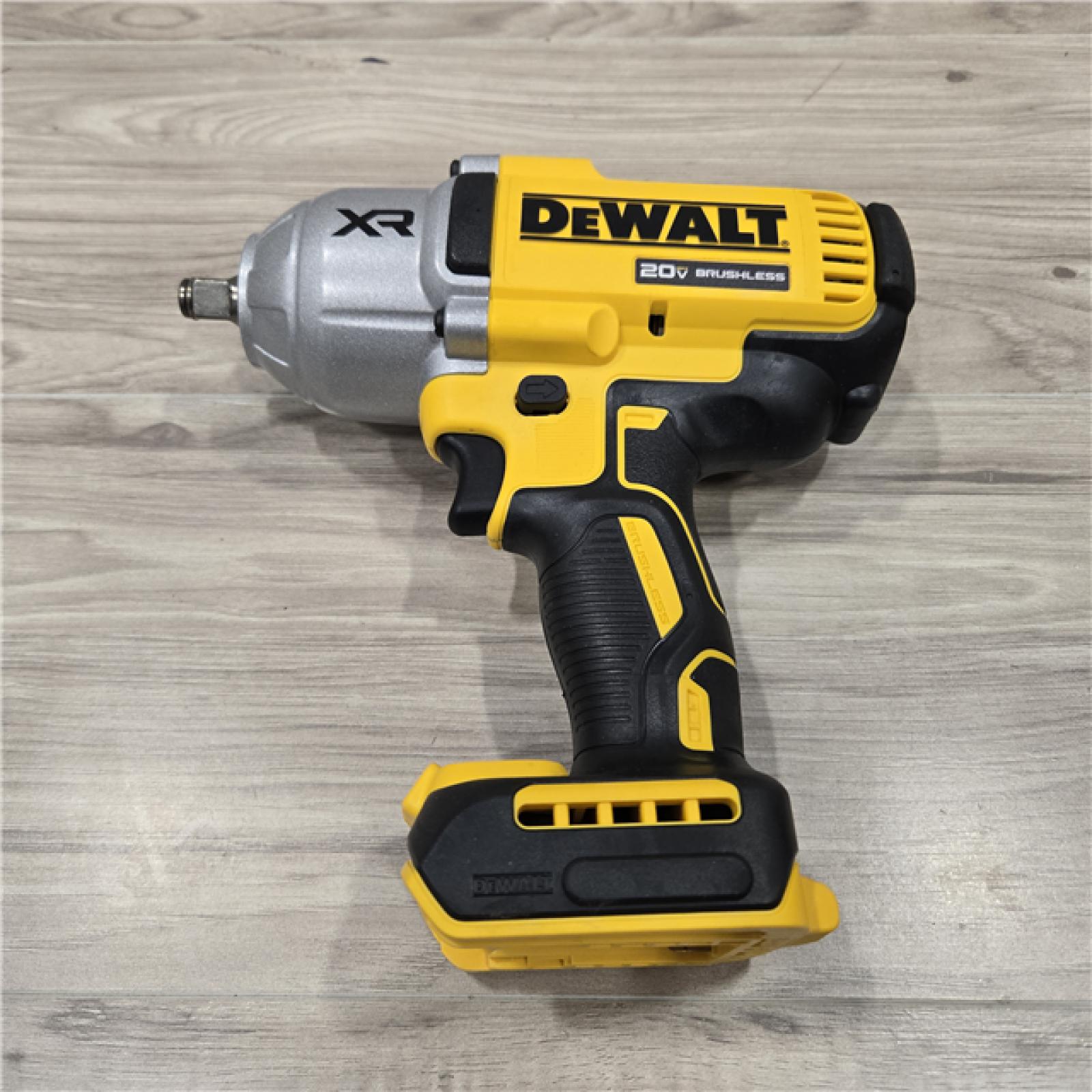 LIKE NEW! - Dewalt 20V MAX Cordless Impact Wrench Kit