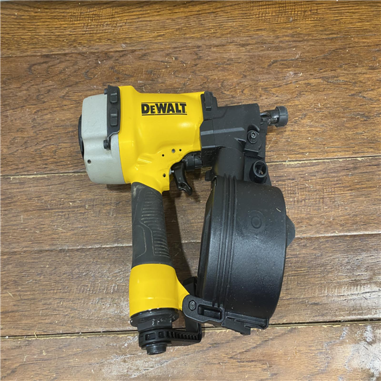 AS-IS DEWALT DW66C-1 2-1/2 Inch 15 Degree Coil Siding and Fencing Nailer