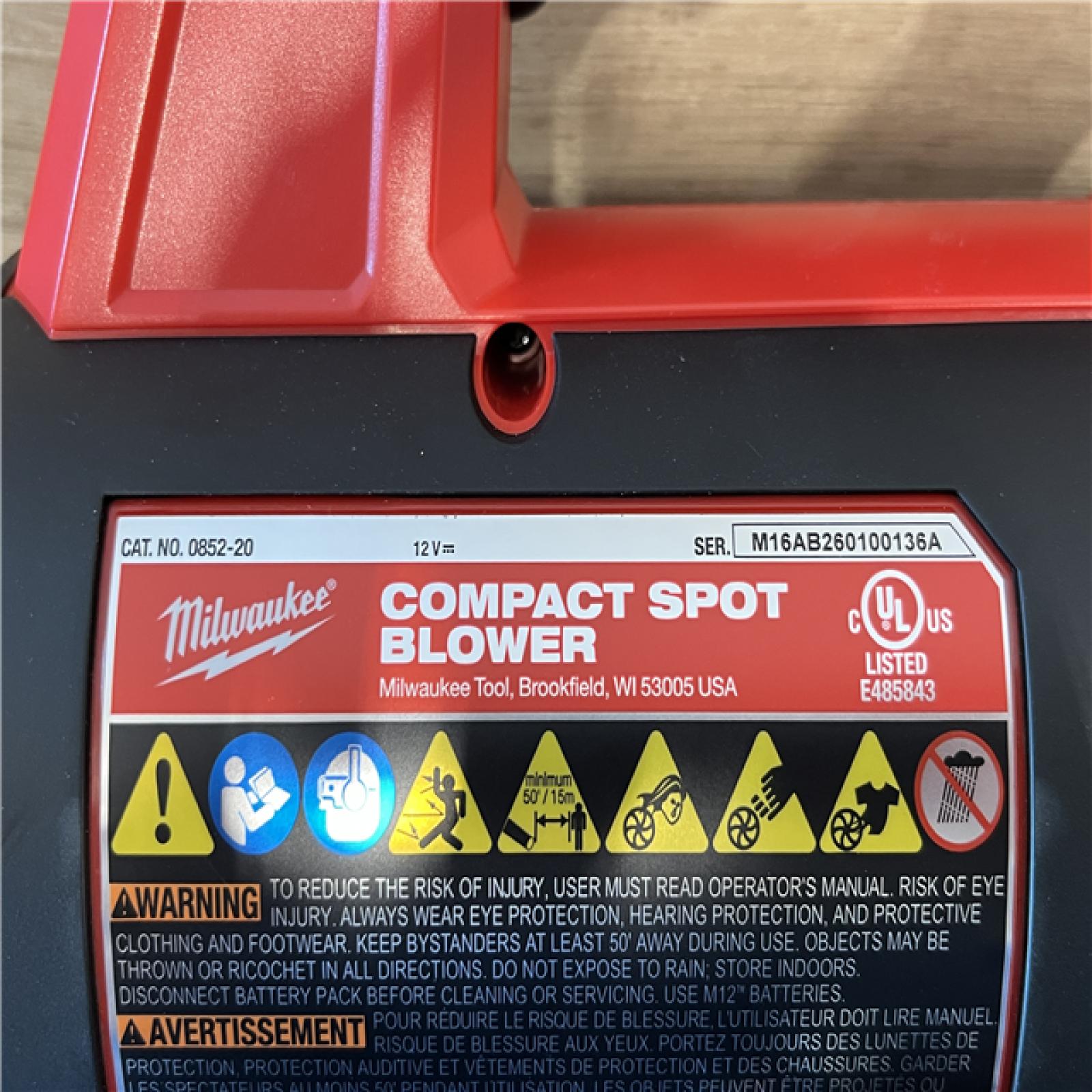 AS-IS Milwaukee 12V Lithium-Ion Cordless Compact Spot Blower (Tool-Only)