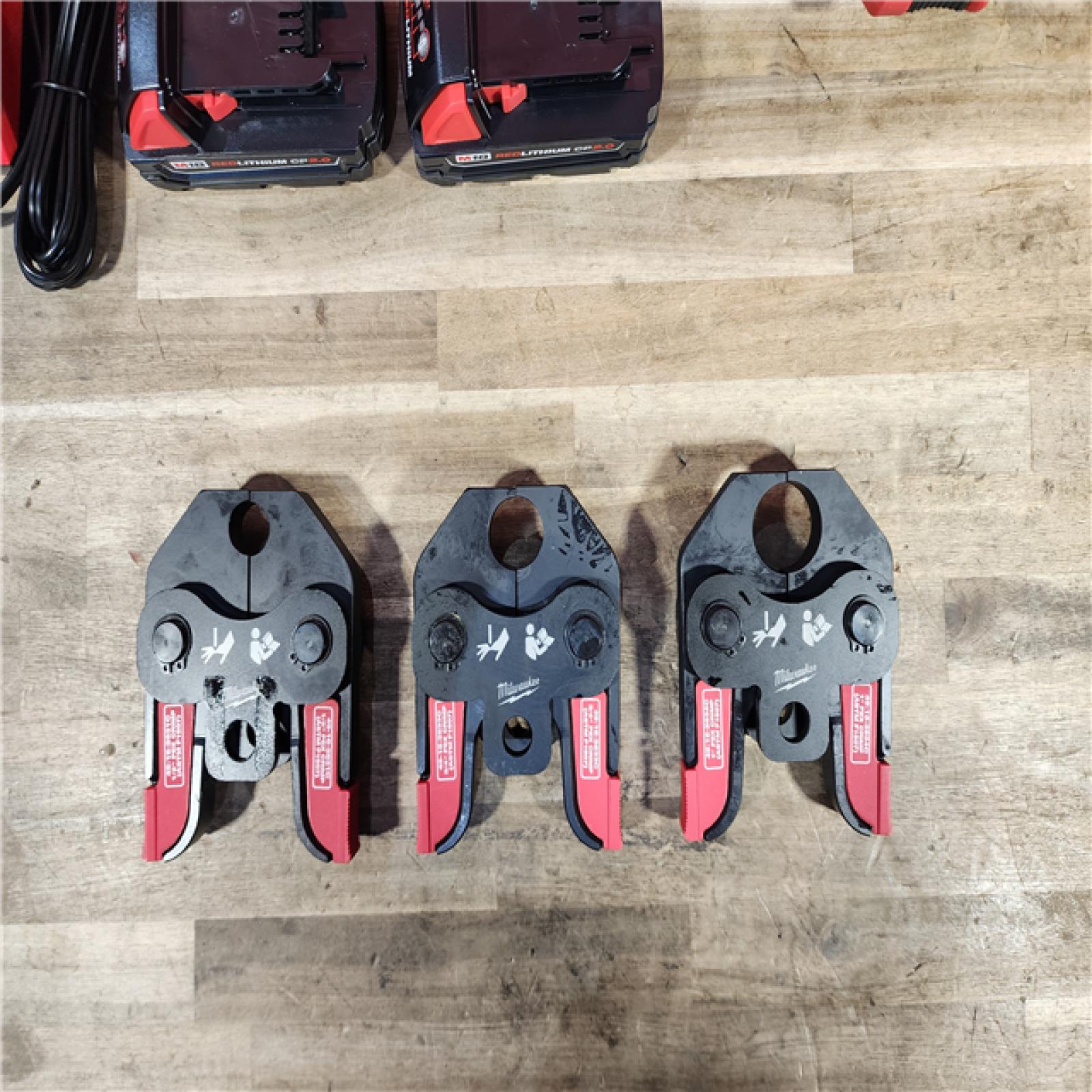HOUSTON LOCATION - AS-IS (APPEARS LIKE NEW) M18 18V Lithium-Ion Cordless Short Throw Press Tool Kit with 3 PEX Crimp Jaws (2) 2.0 Ah Batteries and Charger