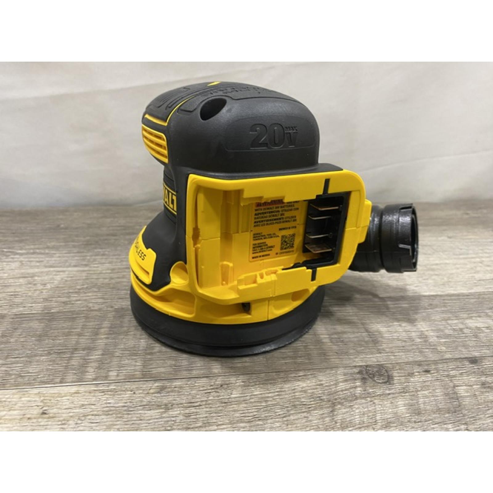 AS-IS DEWALT 20V MAX XR Cordless Brushless 5 in. Random Orbital Sander Kit