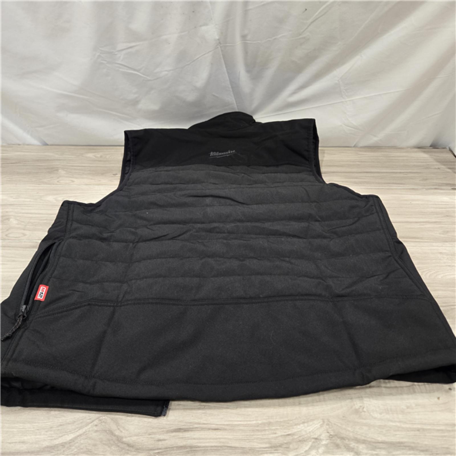 AS-IS Milwaukee Large M12 Heated Axis Vest Kit