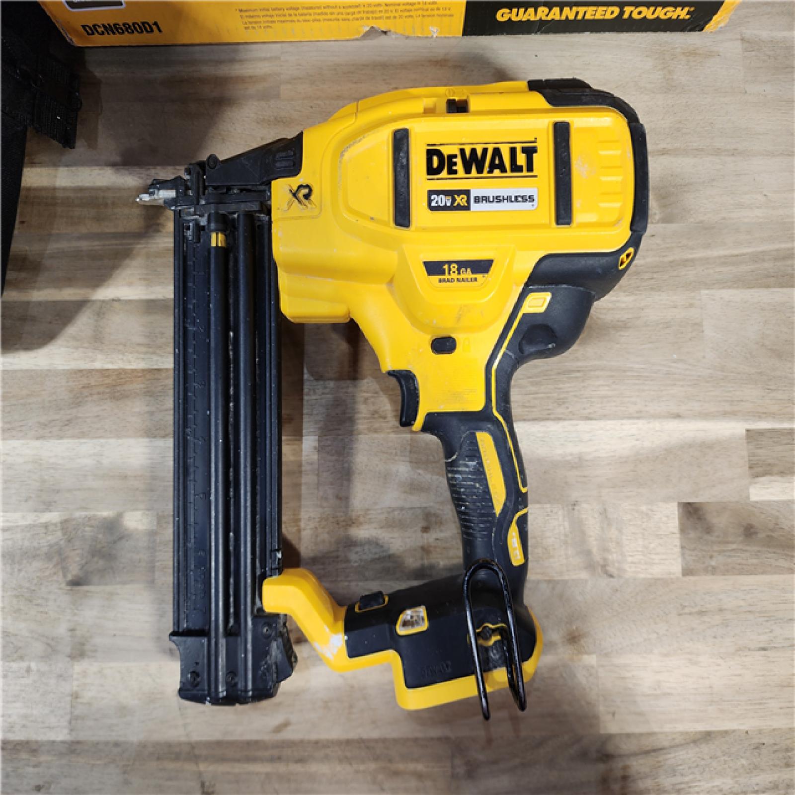 HOUSTON LOCATION - AS-IS DEWALT 20V MAX XR 18 Gauge Brad Nailer Kit