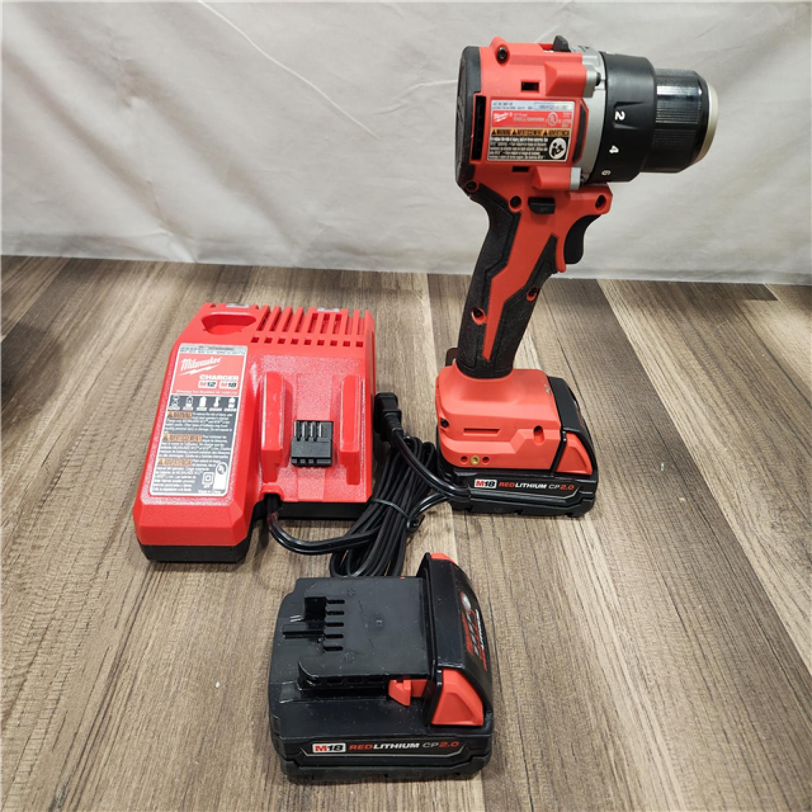 AS-IS- Milwaukee M18 18V Drill/Driver Kit