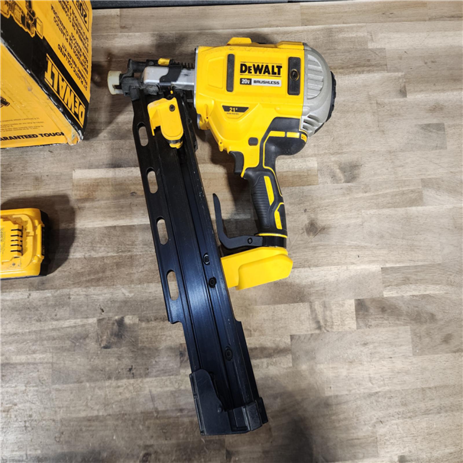 HOUSTON LOCATION - AS-IS DeWalt 20V MAX Collated Cordless Framing Nailer Tool Kit with Rafter Hook
