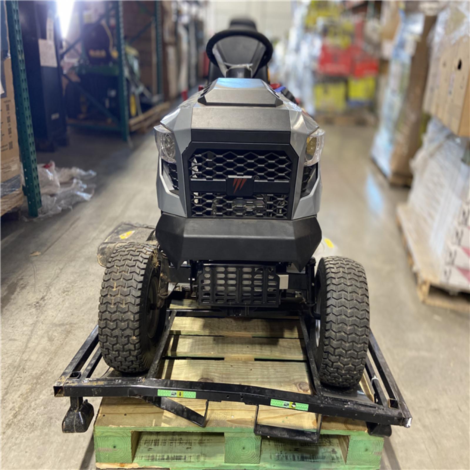 DALLAS LOCATION - Murray MT100 42 in. 13.5 HP 500cc E1350 Series Briggs and Stratton Engine 6-Speed Manual Gas Riding Lawn Tractor Mower