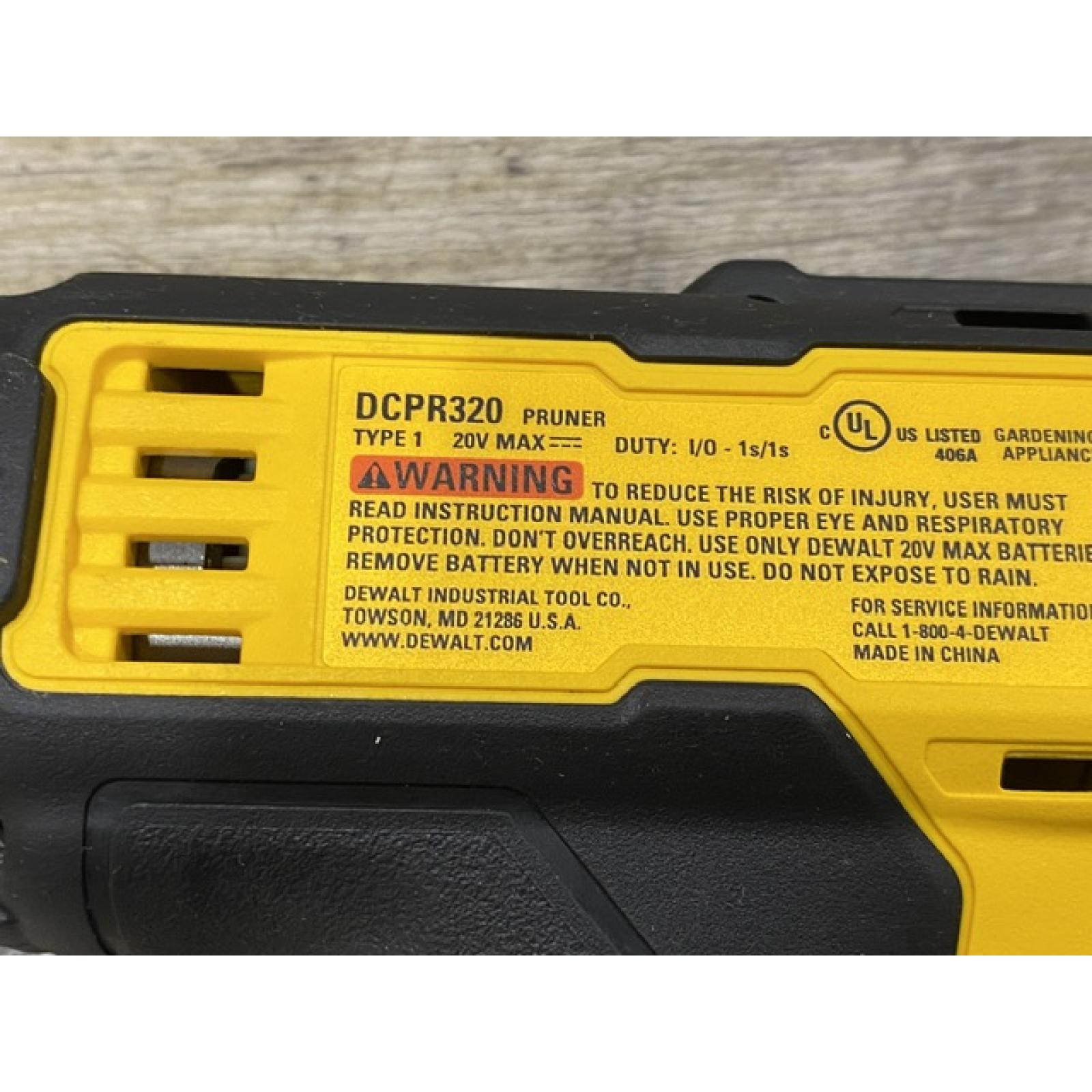 LIKE NEW - DEWALT 20V MAX Cordless Battery Powered Pruner Kit